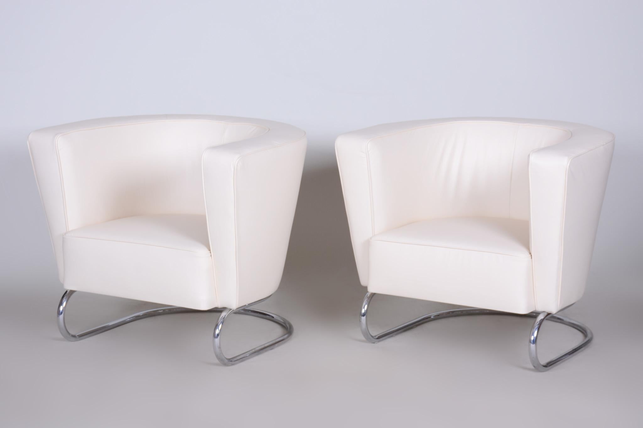 White leather Halabala armchairs made in 1930s Czechia - Fully restored im Angebot 6