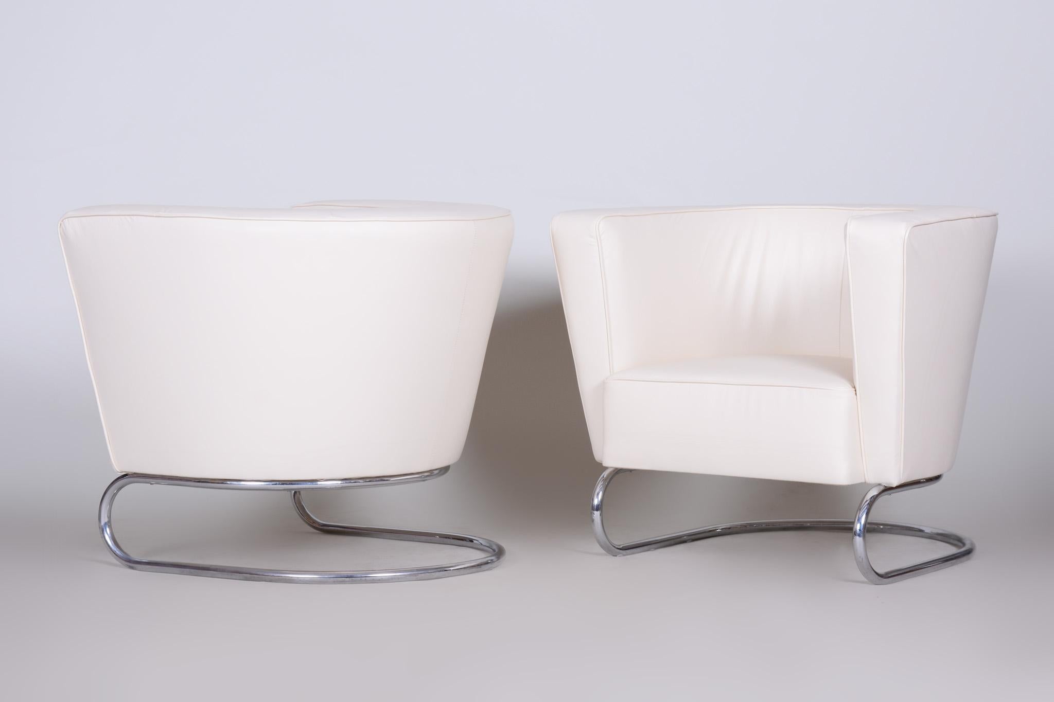 White leather Halabala armchairs made in 1930s Czechia - Fully restored im Angebot 7