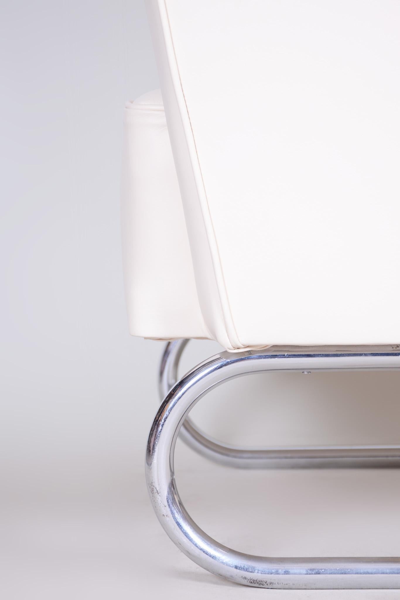 White leather Halabala armchairs made in 1930s Czechia - Fully restored (Mitte des 20. Jahrhunderts) im Angebot