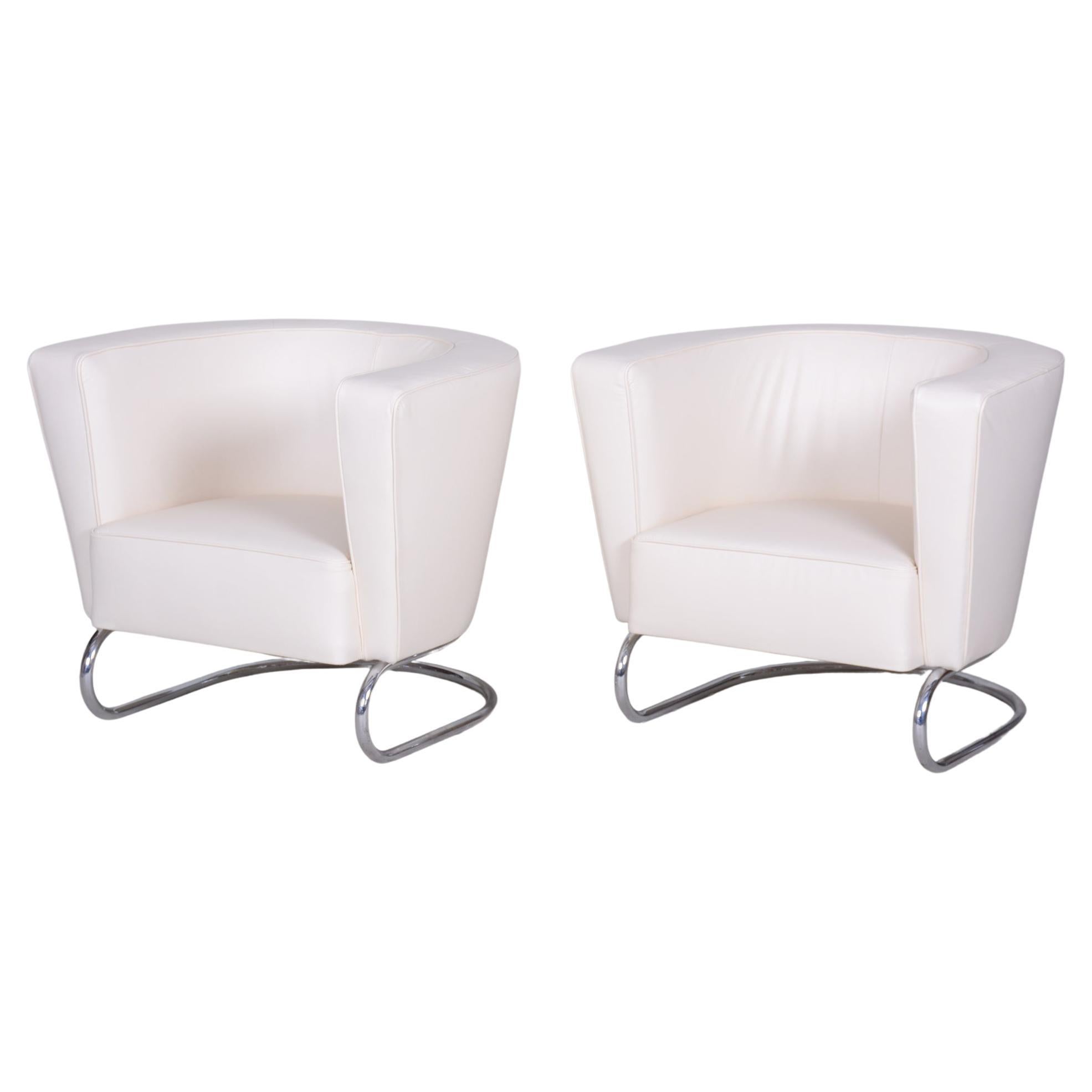 White leather Halabala armchairs made in 1930s Czechia - Fully restored im Angebot