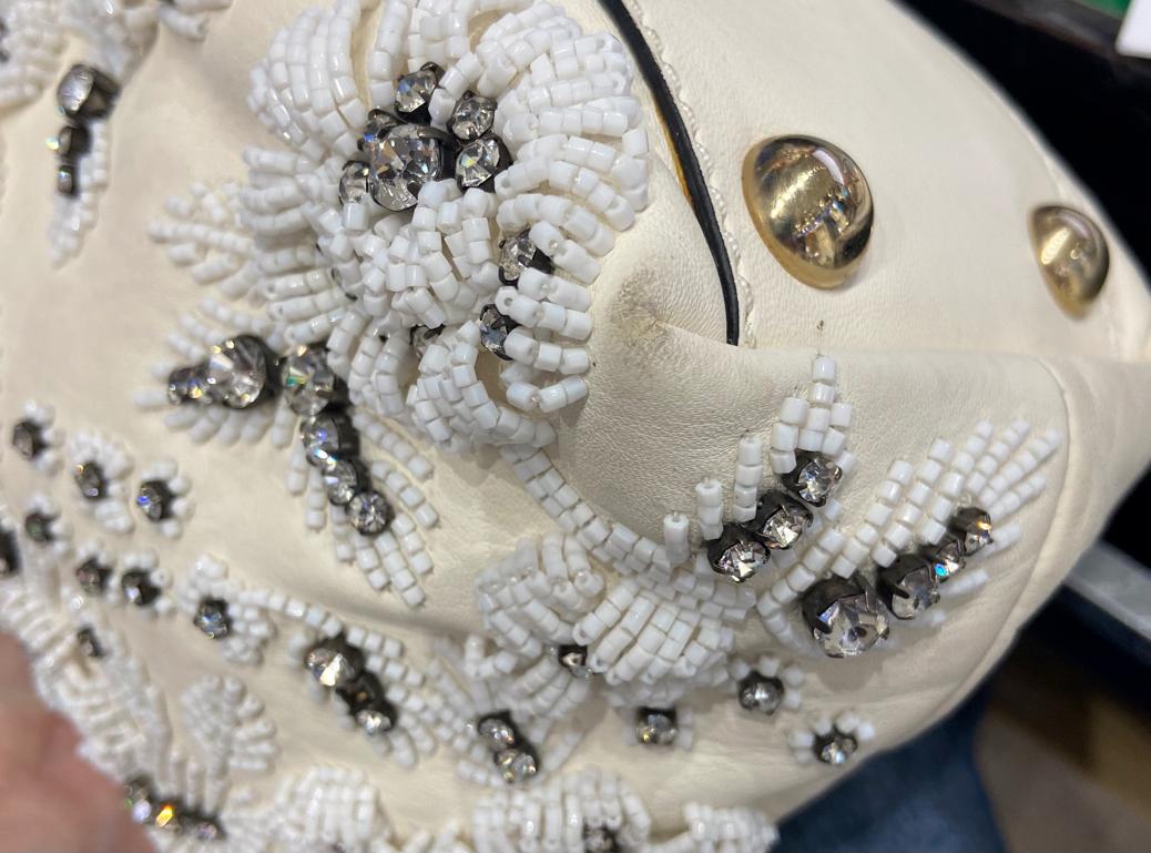 White leather handbag with rhinestone and beads embroideries Valentino Garavani For Sale 6