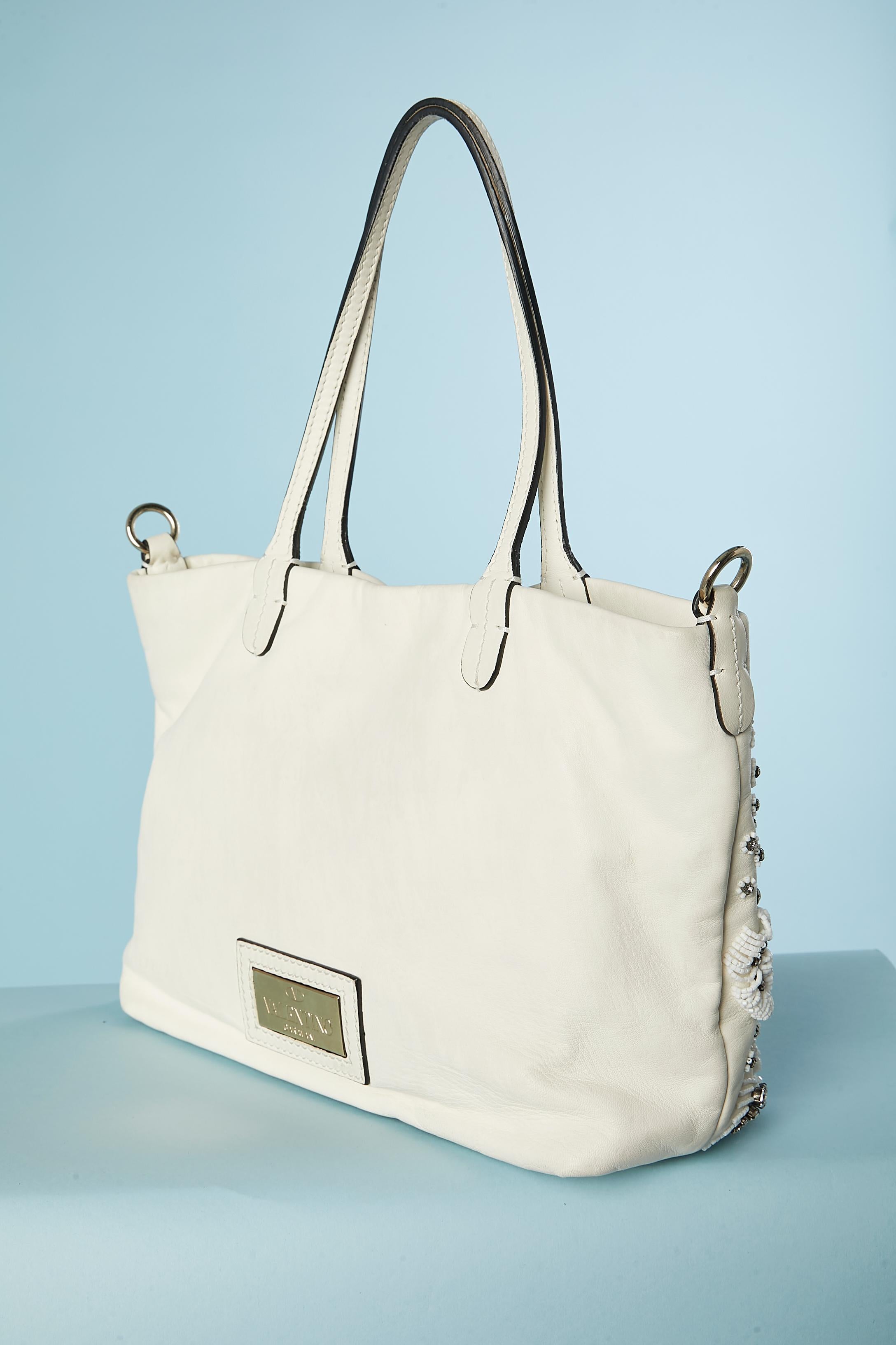 White leather handbag with rhinestone and beads embroideries Valentino Garavani In Good Condition For Sale In Saint-Ouen-Sur-Seine, FR