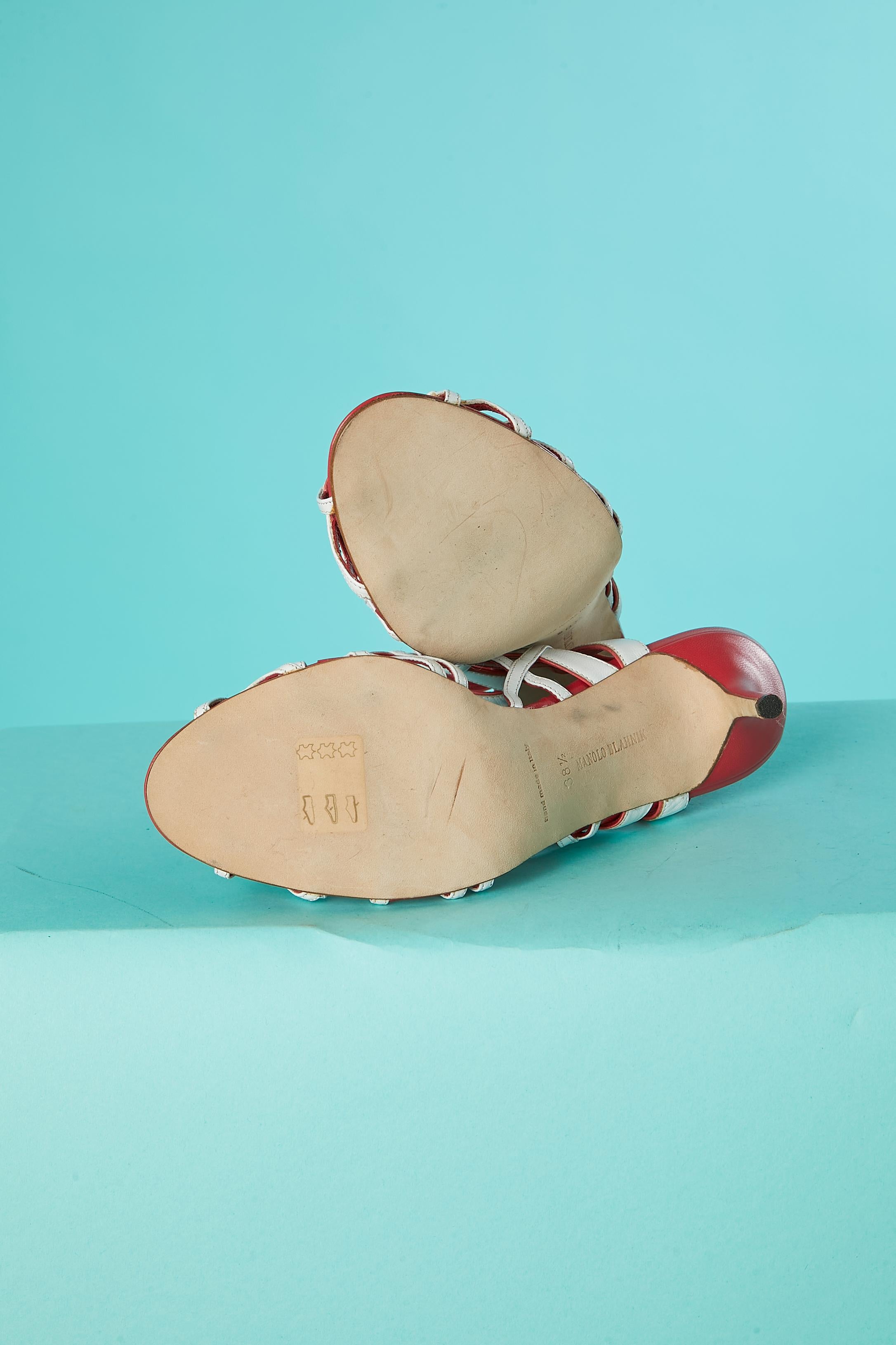 Sandales à talons hauts en cuir blanc avec découpe Manolo Blahnik  Pour femmes en vente