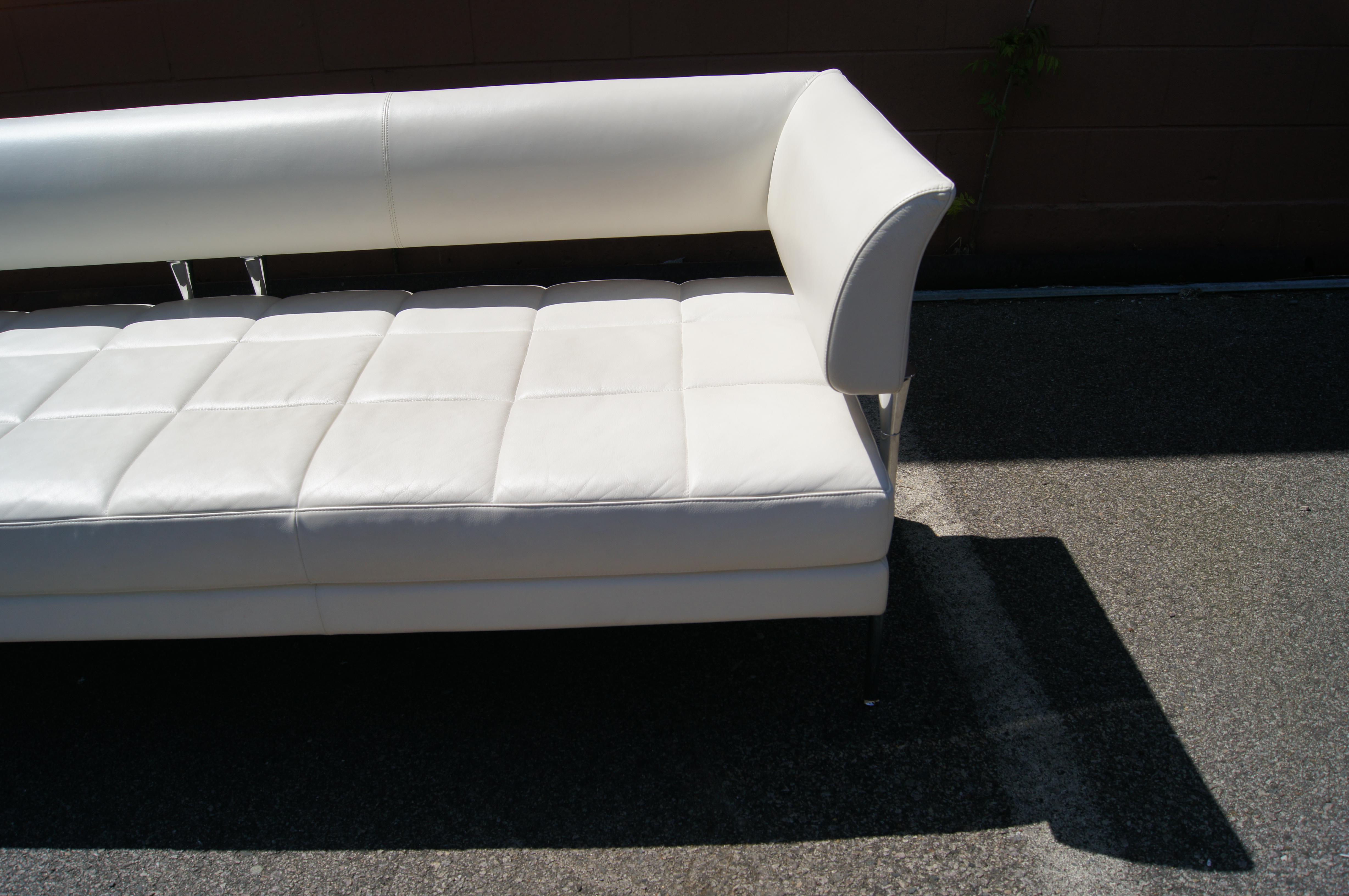 Sofa und Stuhl Hydra Caster aus weißem Leder von Luca Scacchetti für Poltrona Frau (Postmoderne) im Angebot