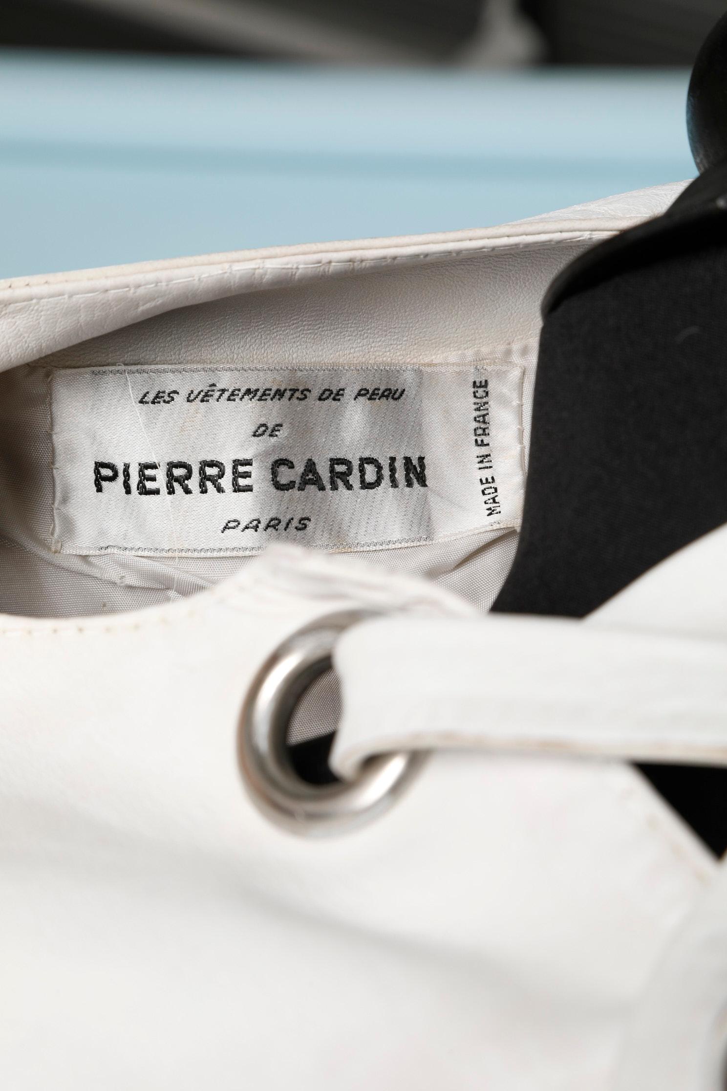 White leather laced top Pierre Cardin 