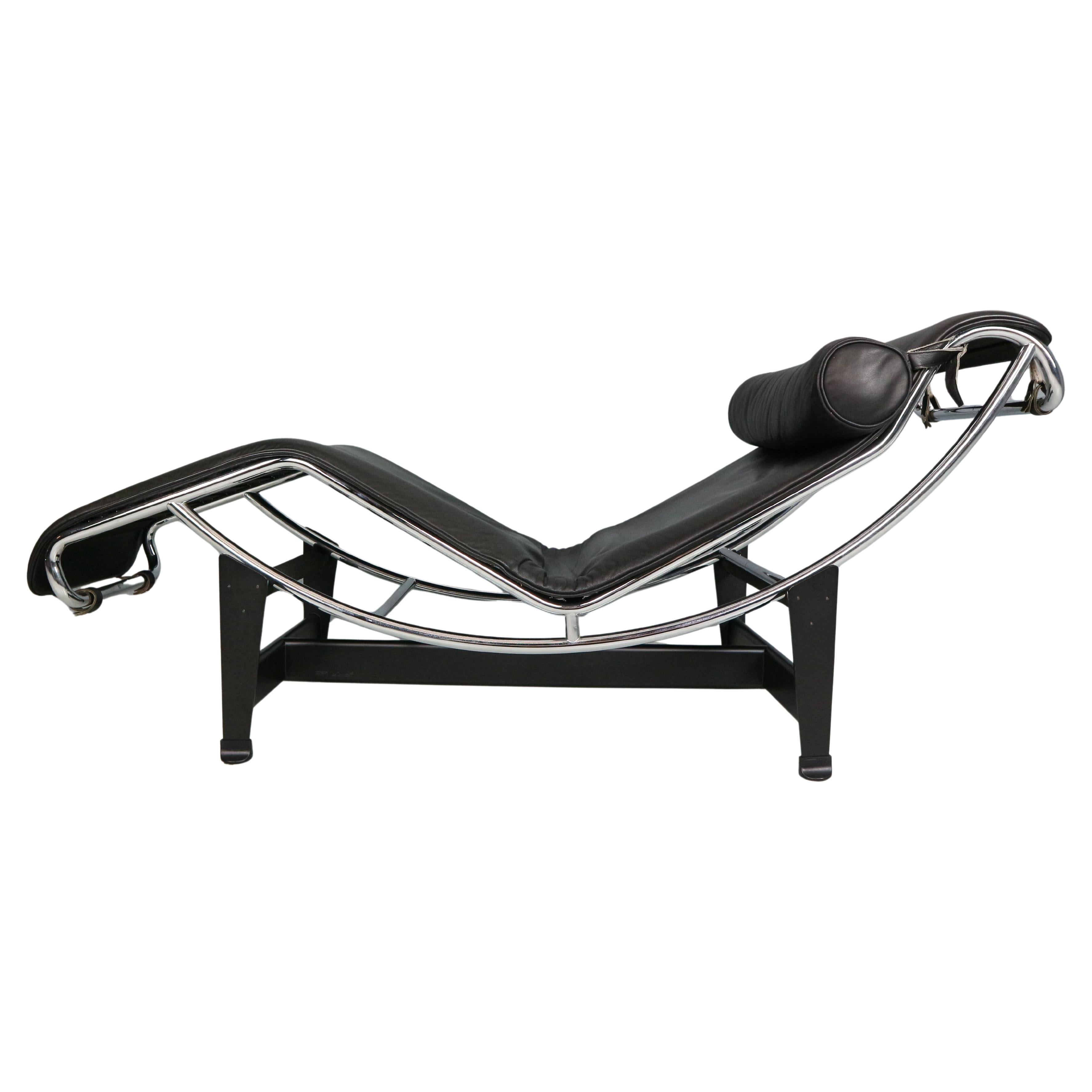 Chaise longue LC4 de cuero blanco de Le Corbusier para Cassina, años 80