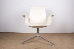 White leather office chair "Tulip chair" by Preben Fabricius for Walter Knoll.