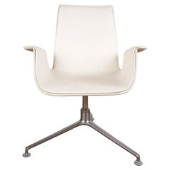 White leather office chair "Tulip chair" by Preben Fabricius for Walter Knoll.