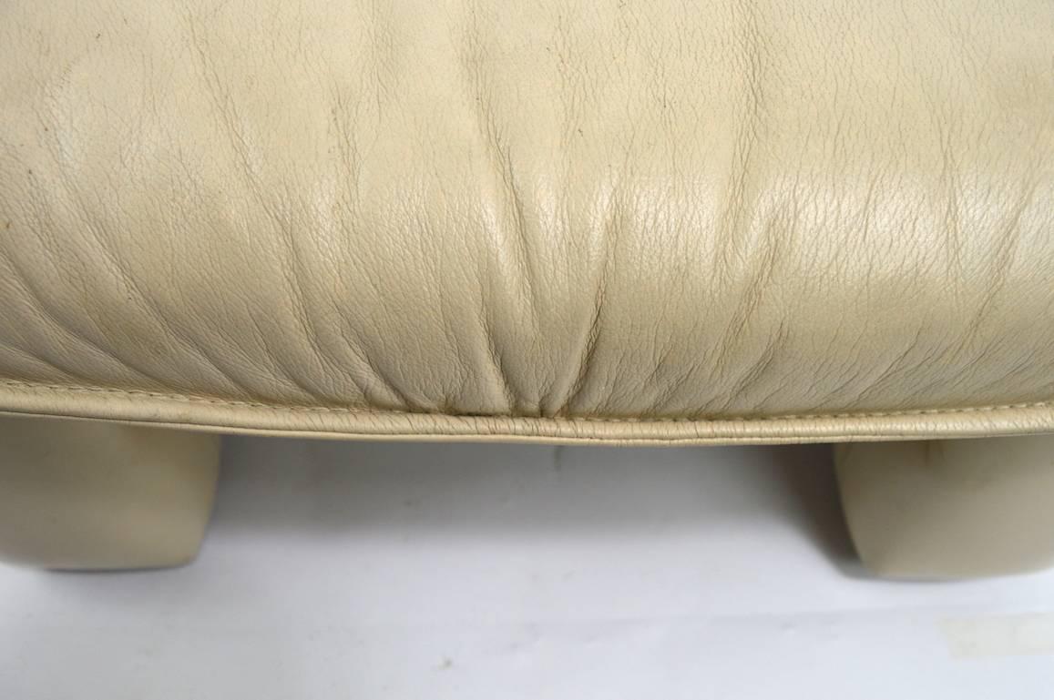 White leather ottoman probably Italian design after Magistretti. Original, clean, and ready to use condition.