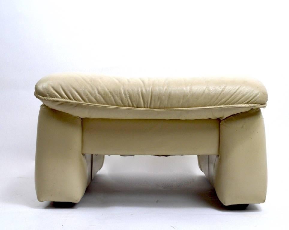 White Leather Ottoman Pouf after Magistretti In Good Condition In New York, NY