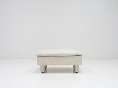 Pouf/pouf en cuir blanc de "Poltrone Frau":: Italie:: 1970