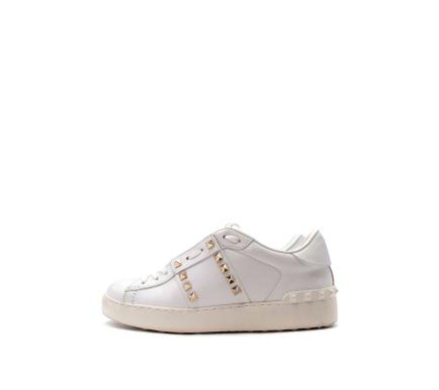 Valentino White Leather Rockstud Sneakers
 
 - White leather low top trainers adorned with pale gold-tone metal Rockstuds
 - Lace up front
 - Rubber sole 
 
 Materials: 
 Body: 100% Leather 
 
 Made in Italy 
 
 9/10 very good condition, some faint
