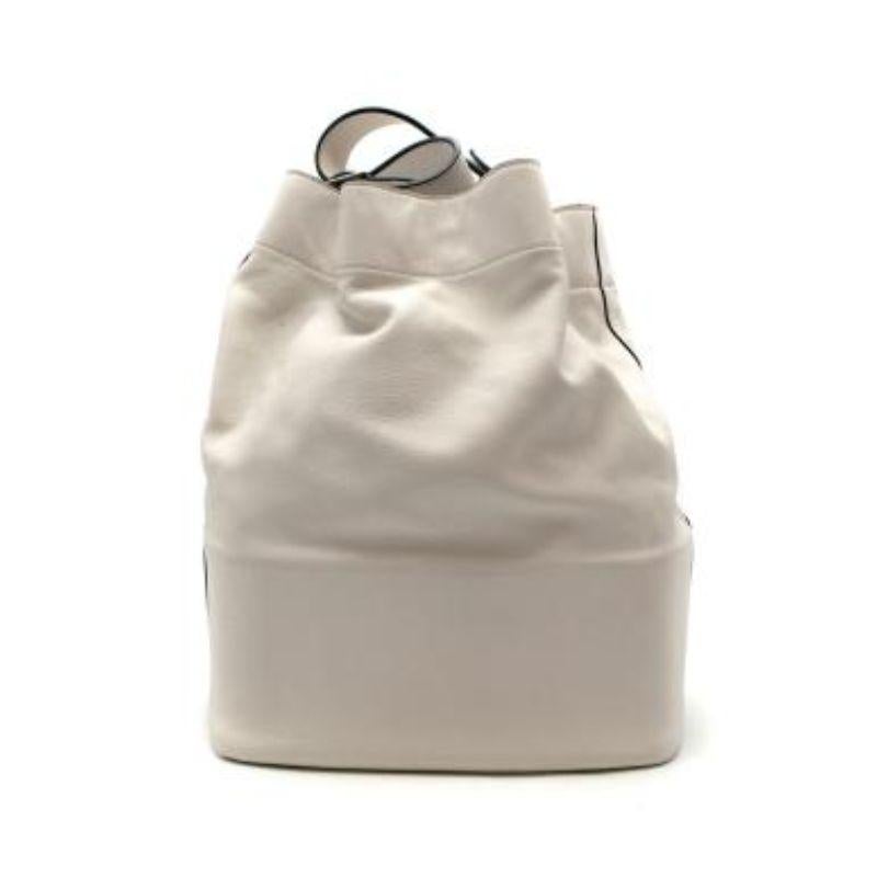 White leather Seau bucket bag In Good Condition For Sale In London, GB