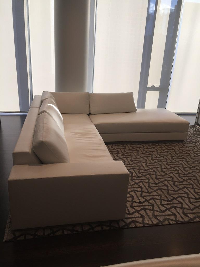 White Leather Sectional, Atelier Gary Lee Chai Ming Studios  In Excellent Condition For Sale In Chicago, IL