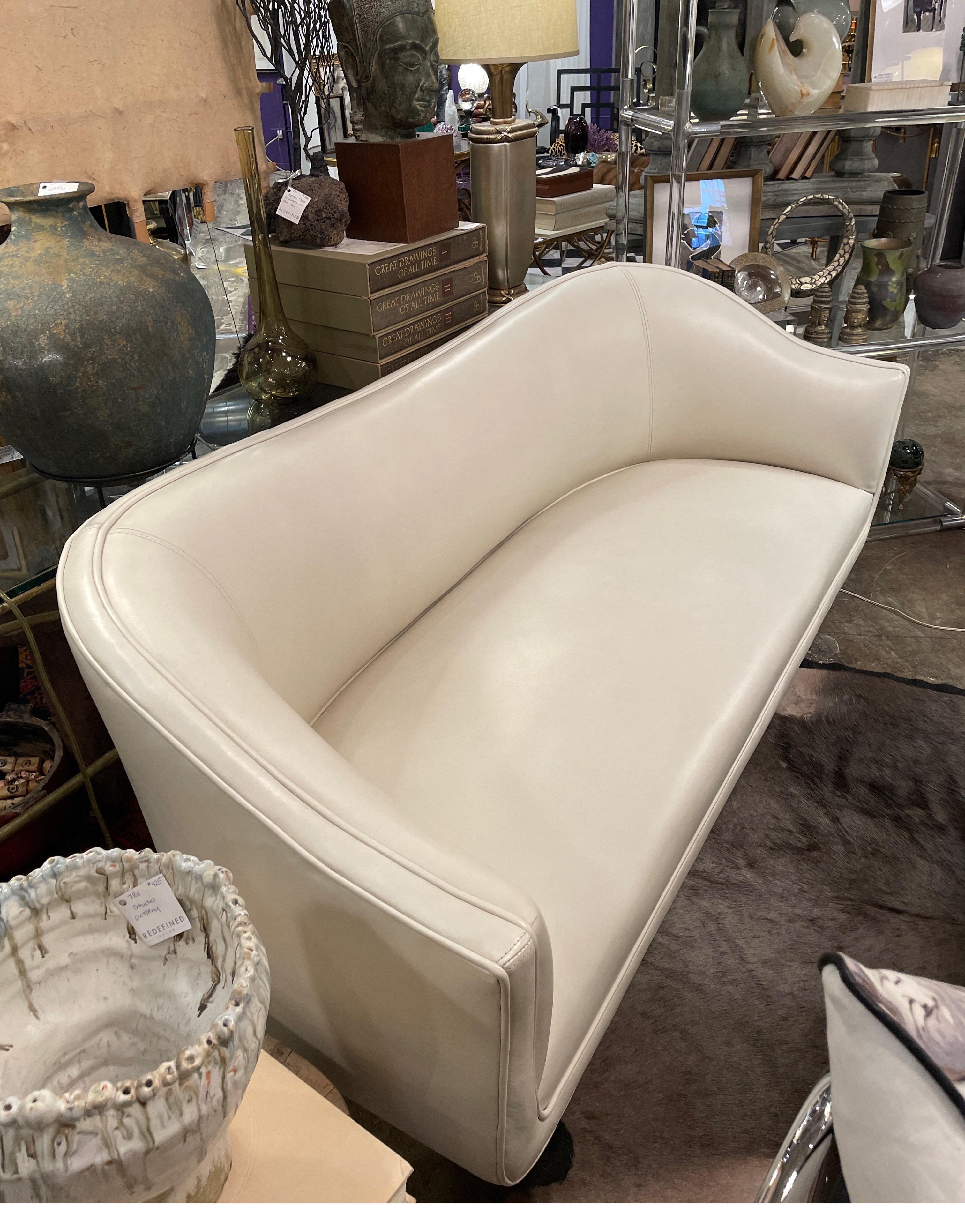 White leather settee by Edward Wormly For Sale 2