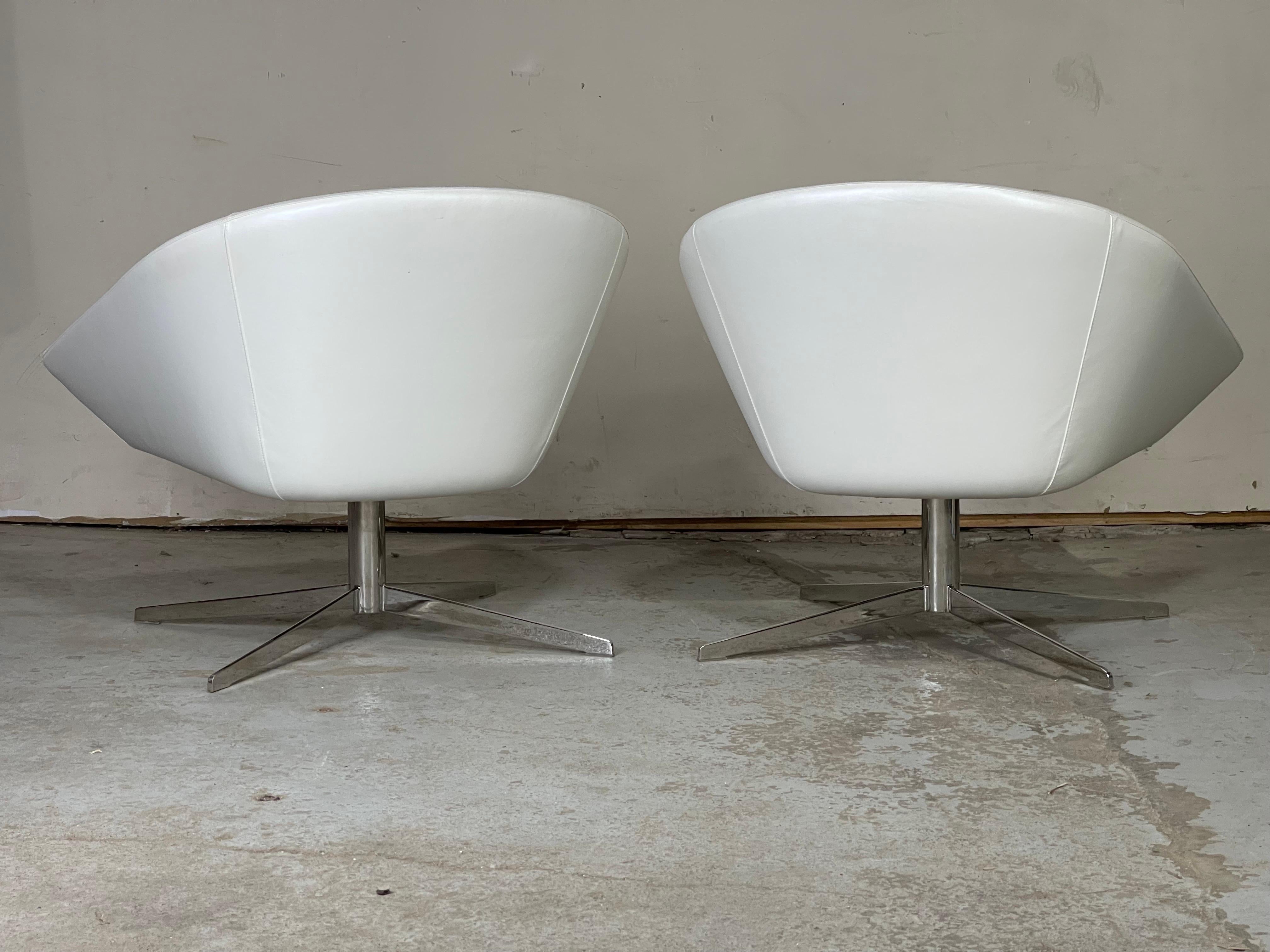 White Leather Swivel Lounge Chairs by Jeffrey Bernett for Bernhardt 4