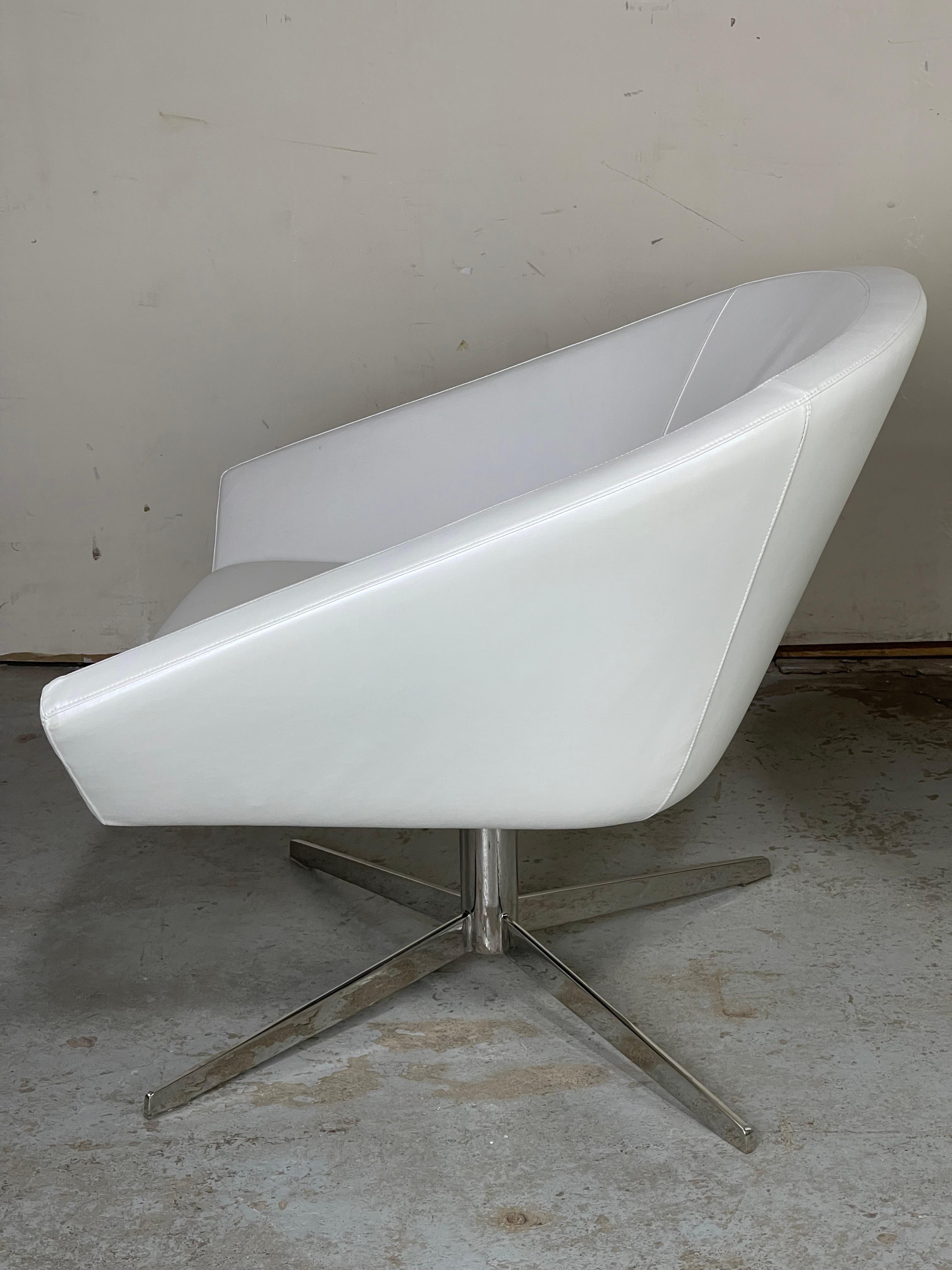 White Leather Swivel Lounge Chairs by Jeffrey Bernett for Bernhardt 6