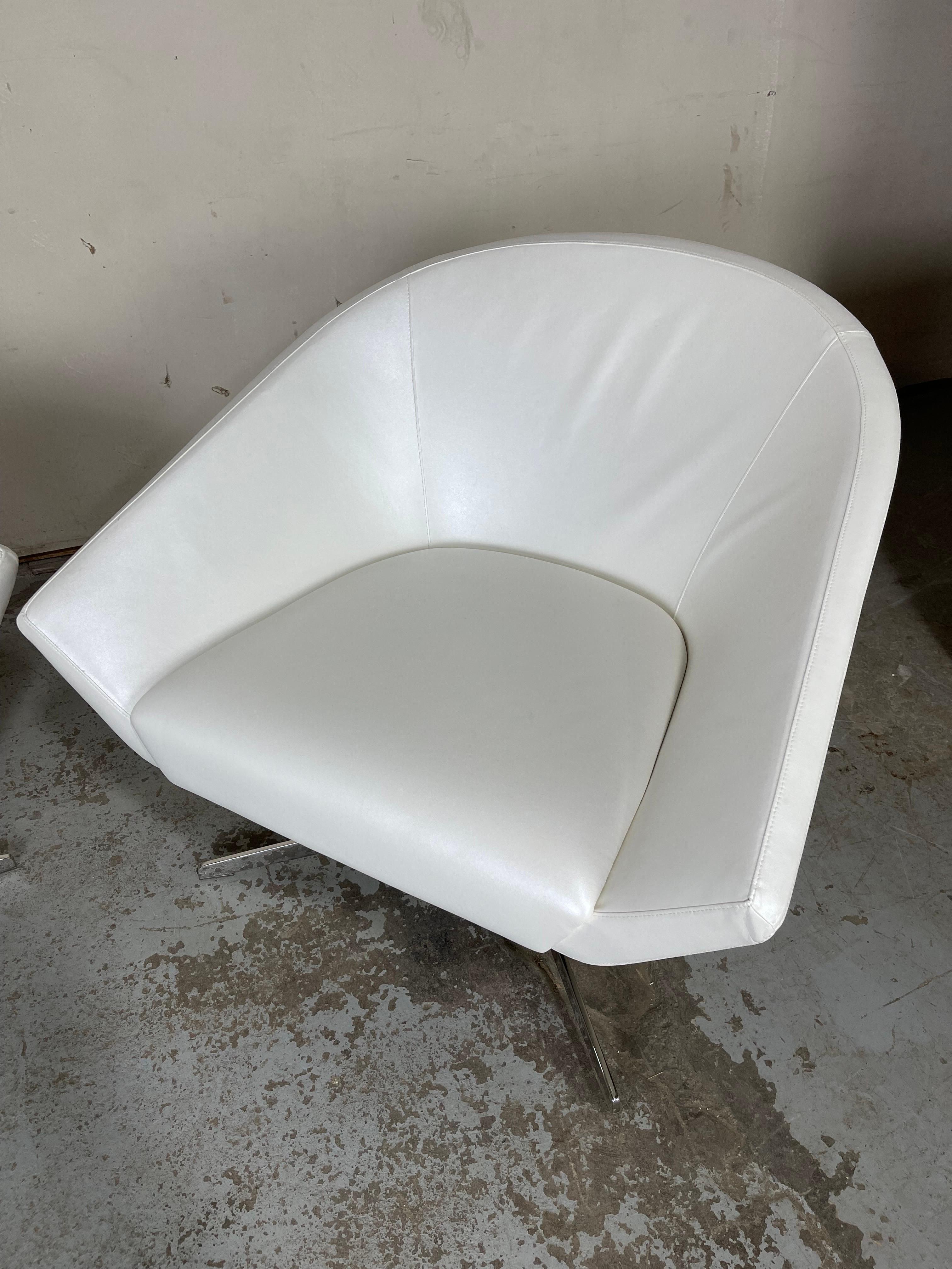 White Leather Swivel Lounge Chairs by Jeffrey Bernett for Bernhardt 9