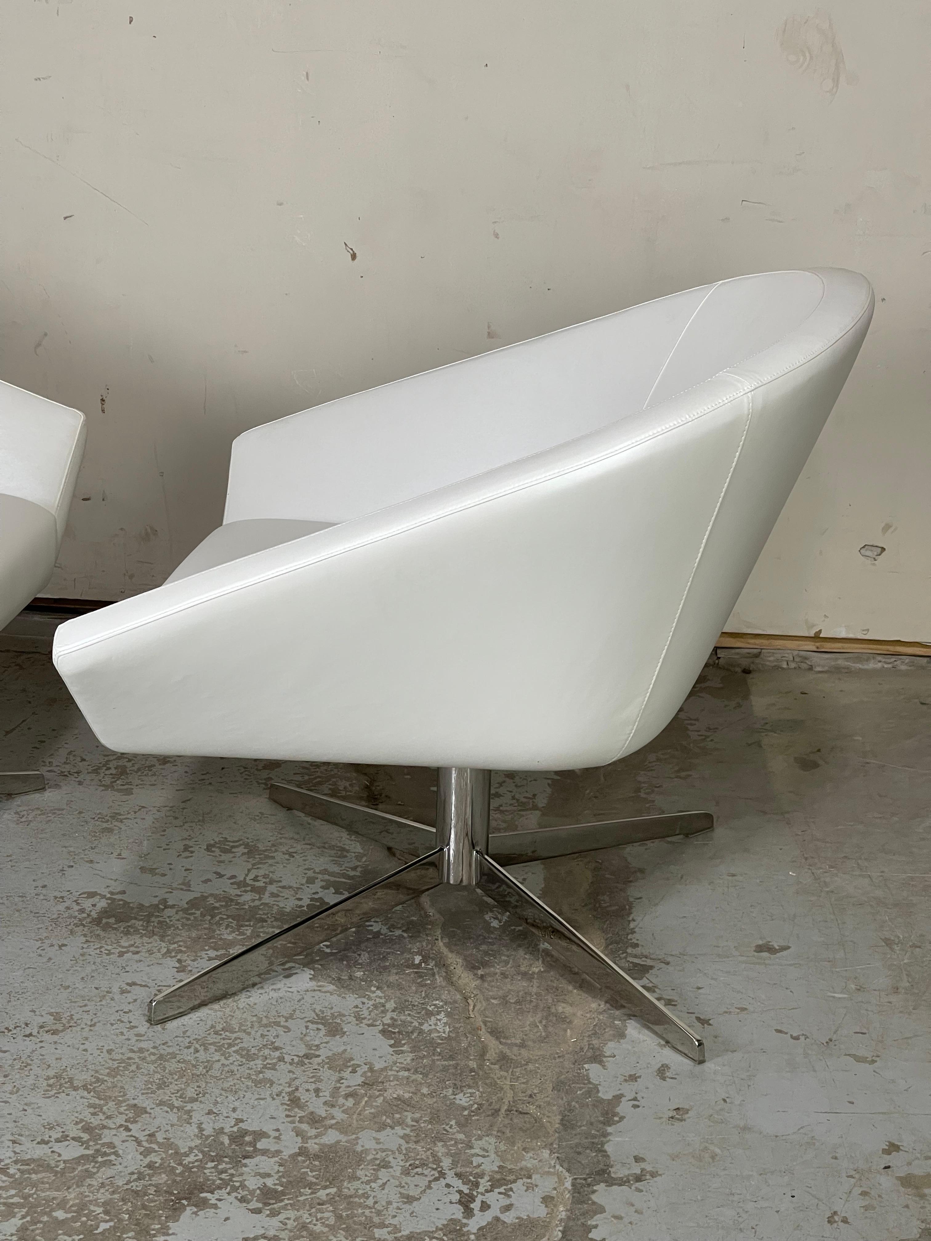 White Leather Swivel Lounge Chairs by Jeffrey Bernett for Bernhardt 1