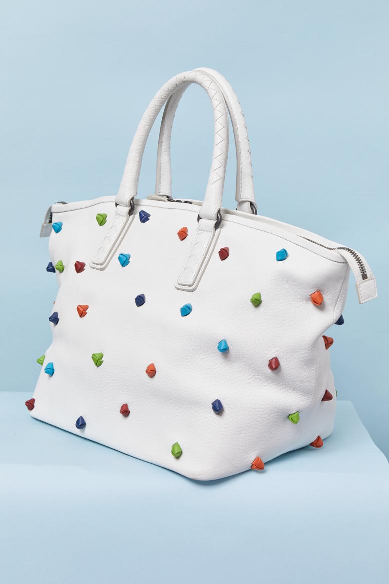 White leather top handle bag with multicolor knot BOTTEGA VENETA Excellent état - En vente à Saint-Ouen-Sur-Seine, FR