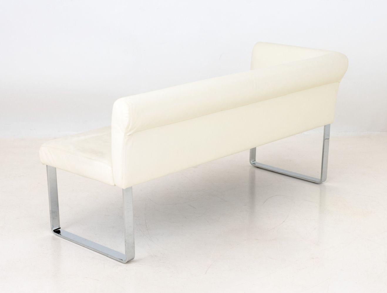 XX secolo Banchetti cromati imbottiti in pelle bianca, coppia in vendita