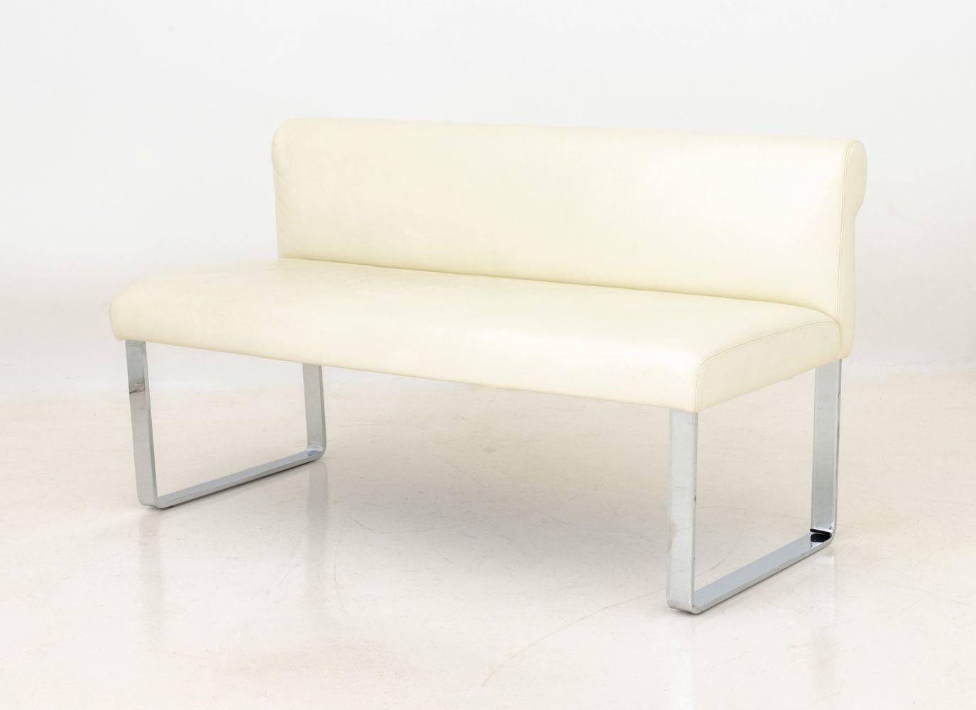 Banchetti cromati imbottiti in pelle bianca, coppia in vendita 1