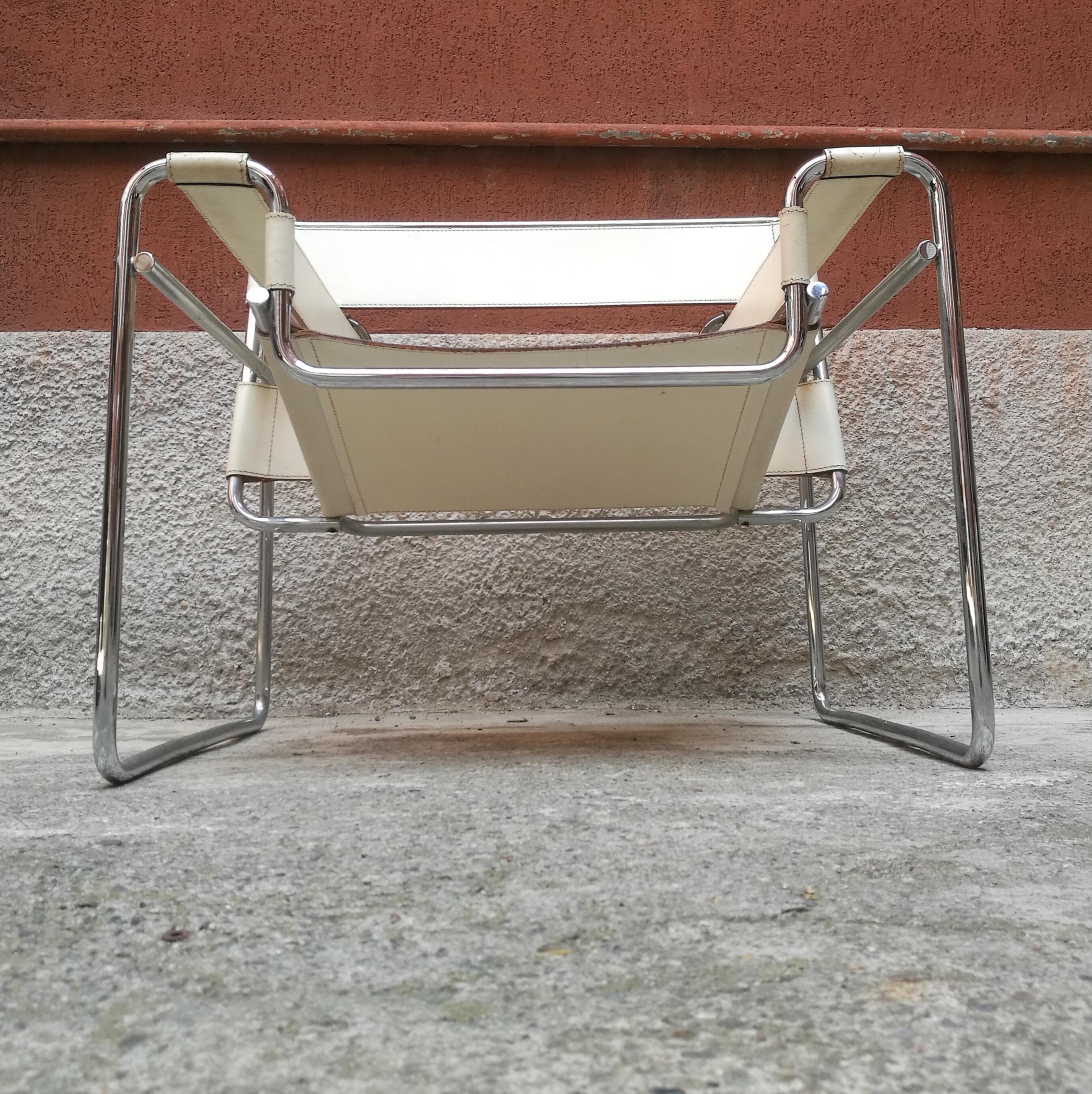 White Leather Wassily Armchair by Marcel Breuer for Gavina, 1968 In Good Condition In MIlano, IT
