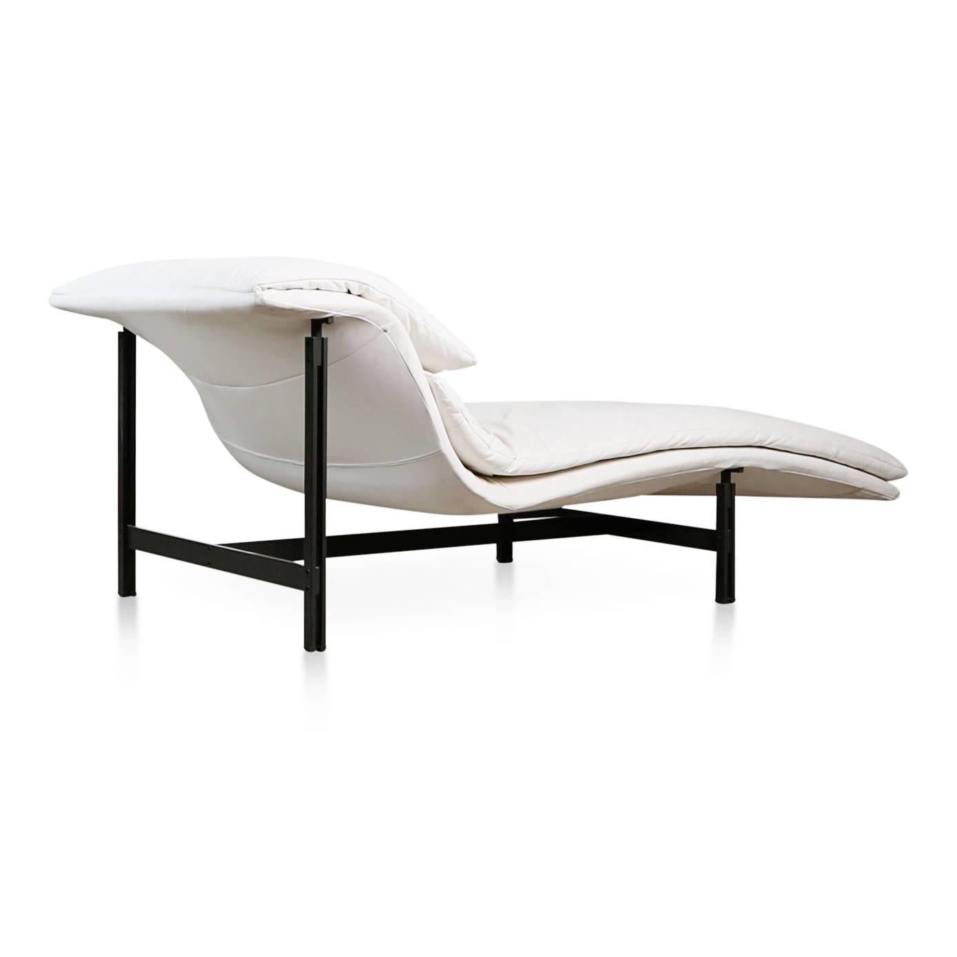 Italian White Leather Wave Chaise Longue by Giovanni Offredi for Saporiti Italia