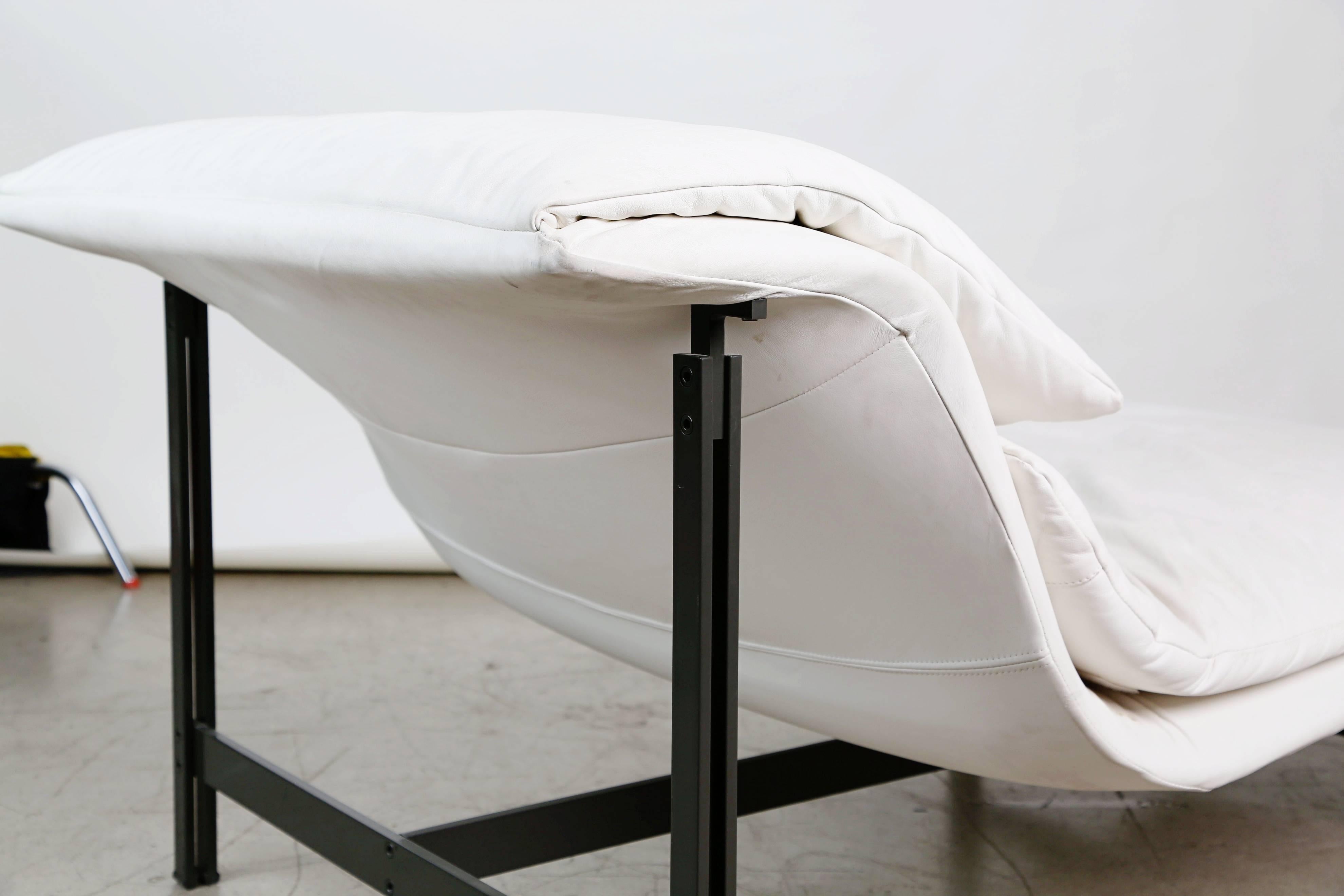 Steel White Leather Wave Chaise Longue by Giovanni Offredi for Saporiti Italia