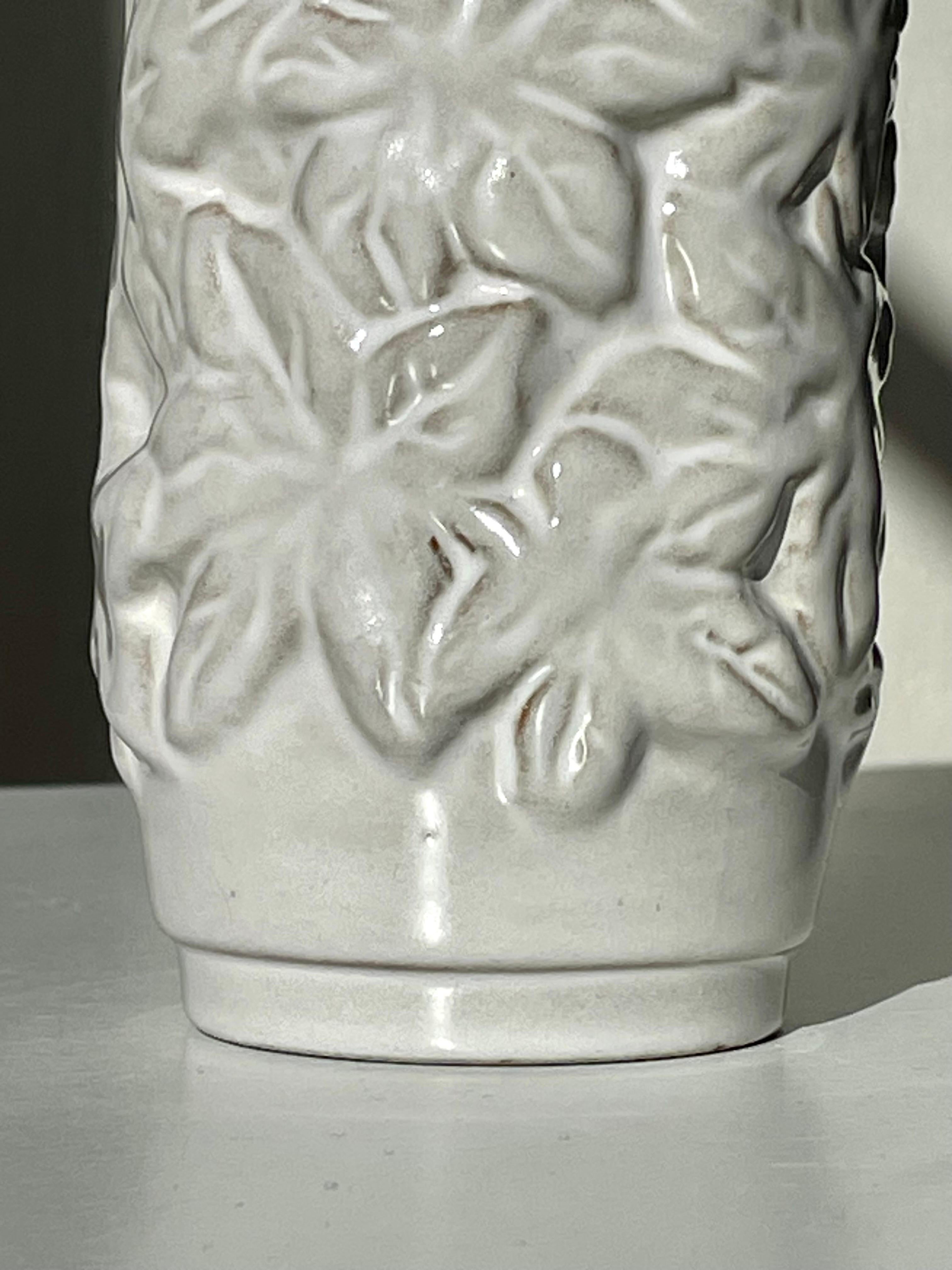 White Leaves Decor Vintage Vase  For Sale 2