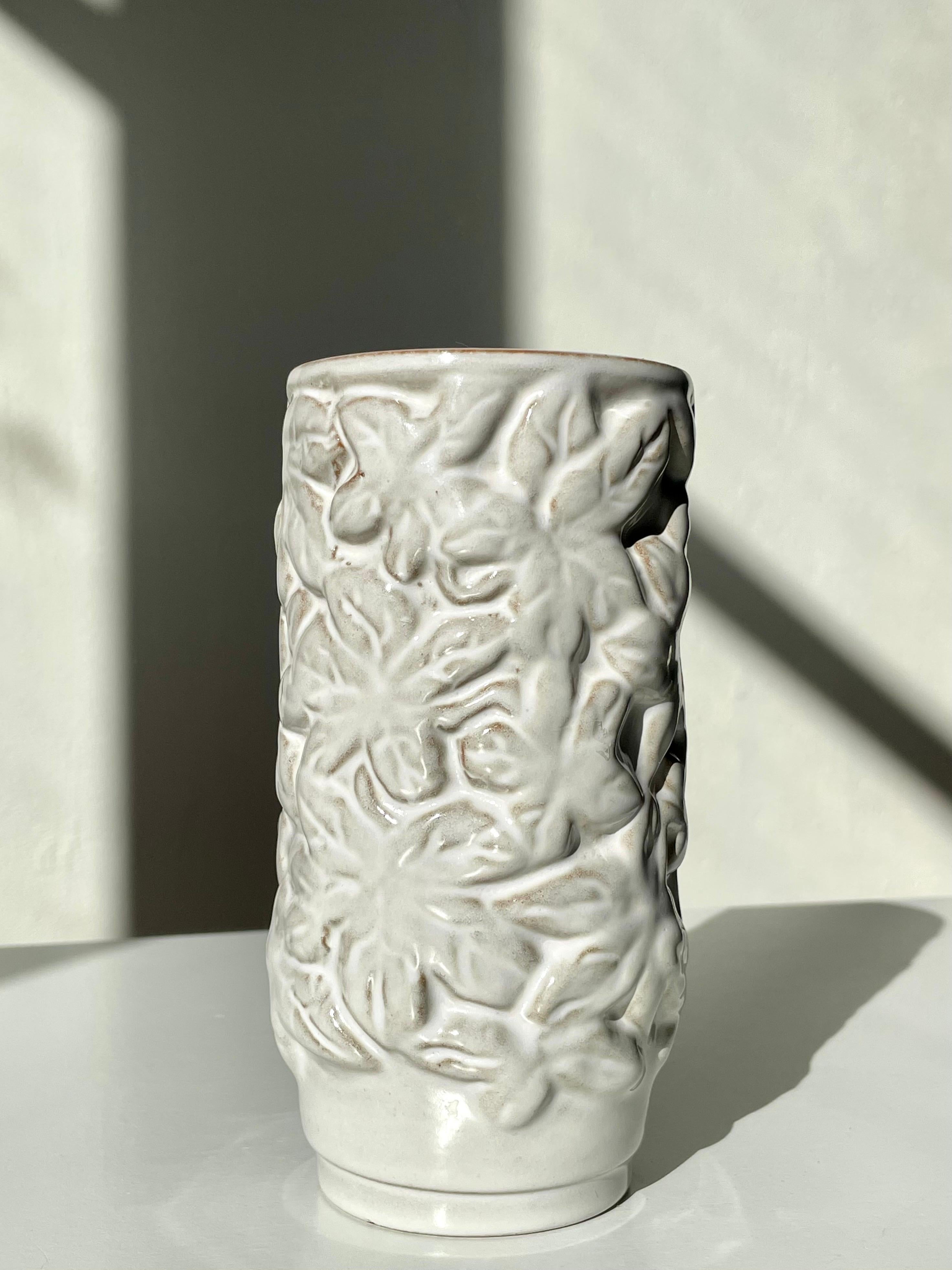 Mid-Century Modern White Leaves Decor Vintage Vase  For Sale