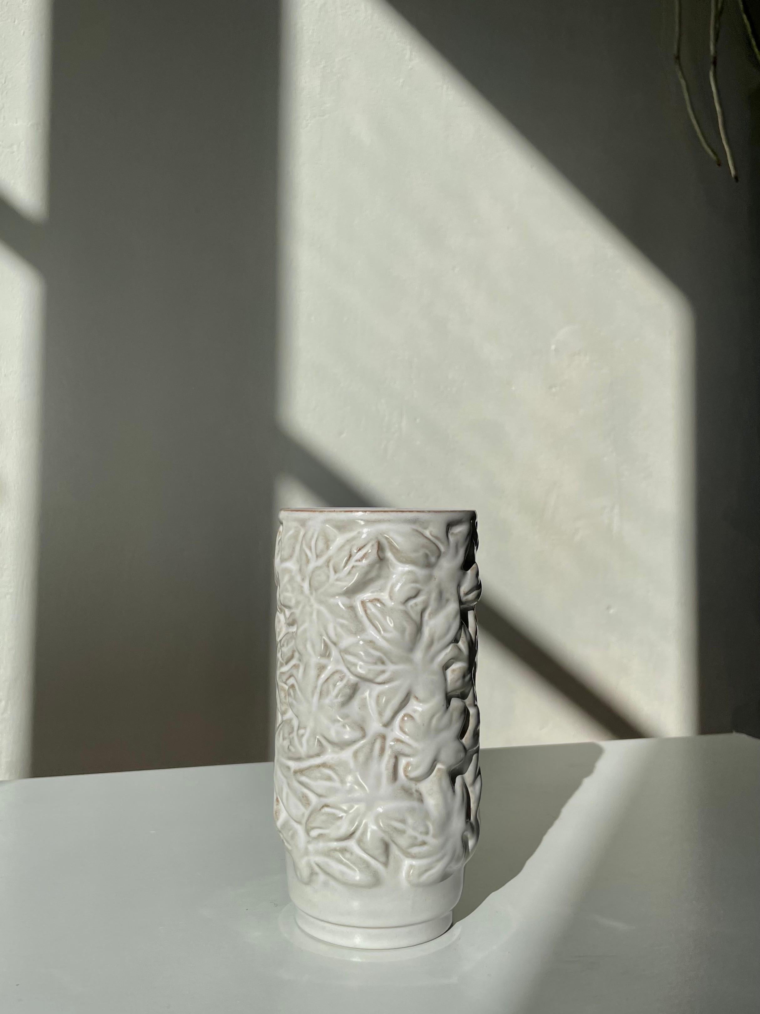 20th Century White Leaves Decor Vintage Vase  For Sale