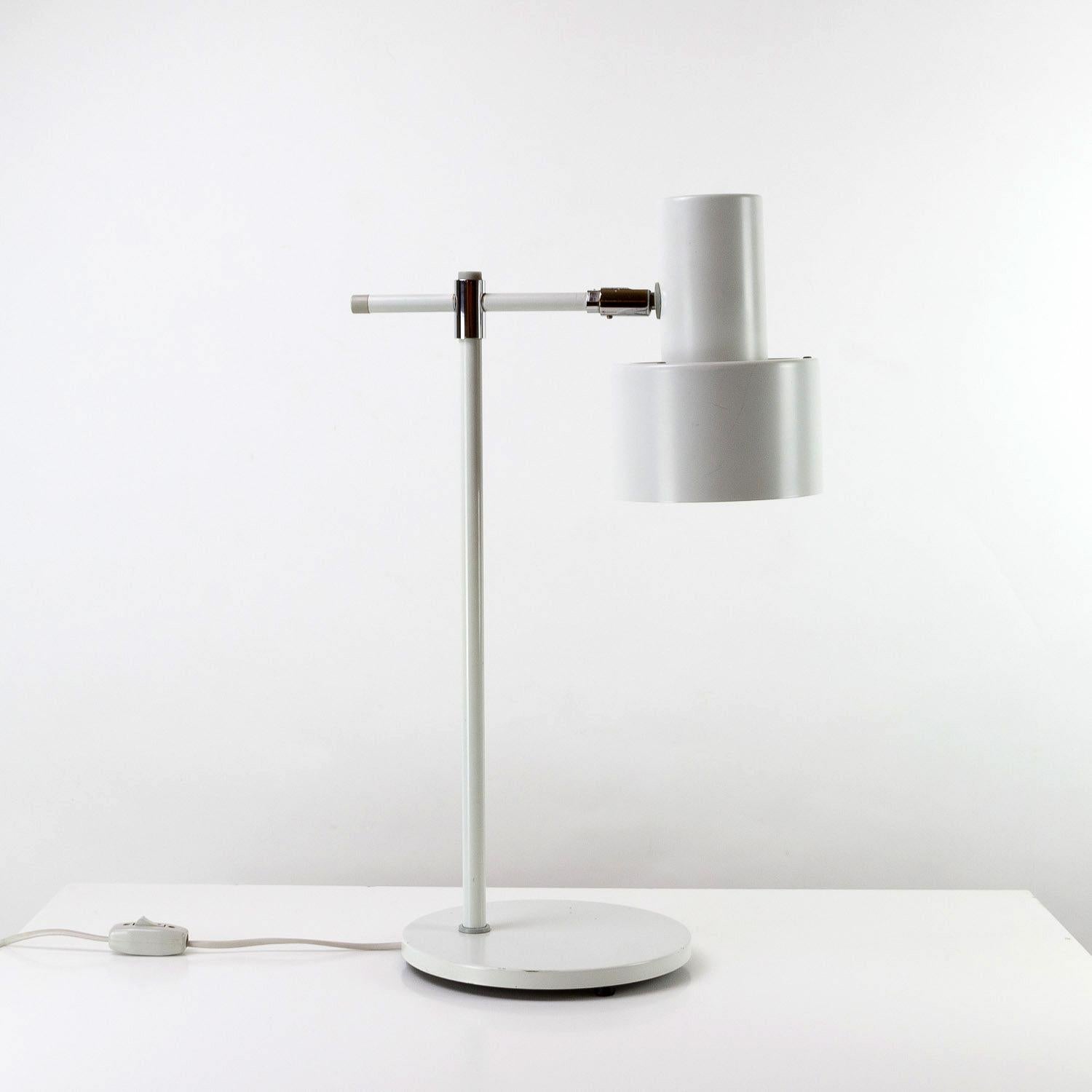 A midcentury white lento adjustable desk lamp by Jo Hammerborg for Fog & Mørup, Denmark, 1960s.
           