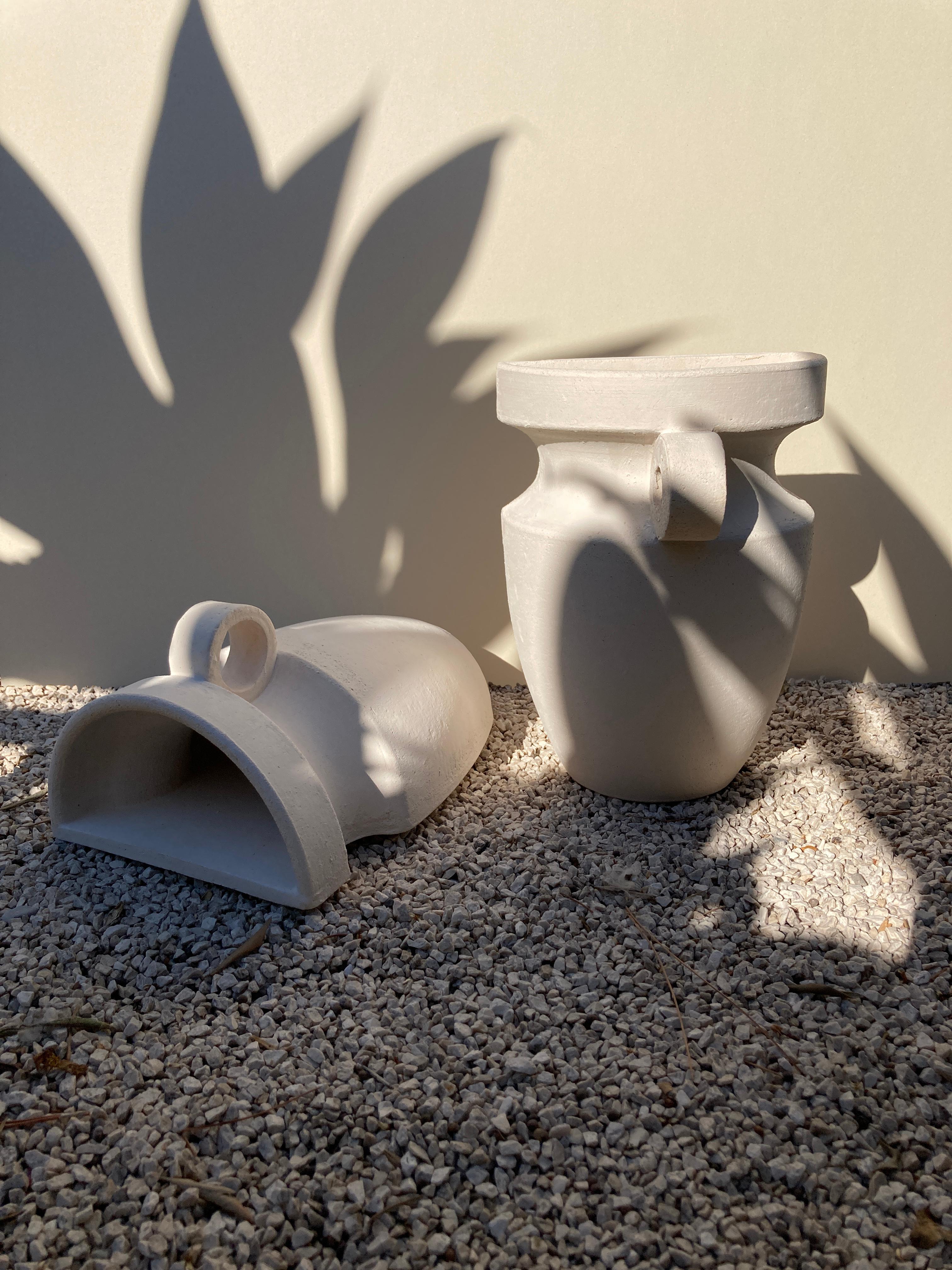 Les Inseparables - Vase à fleurs blanc par Lea Ginac Neuf - En vente à Geneve, CH