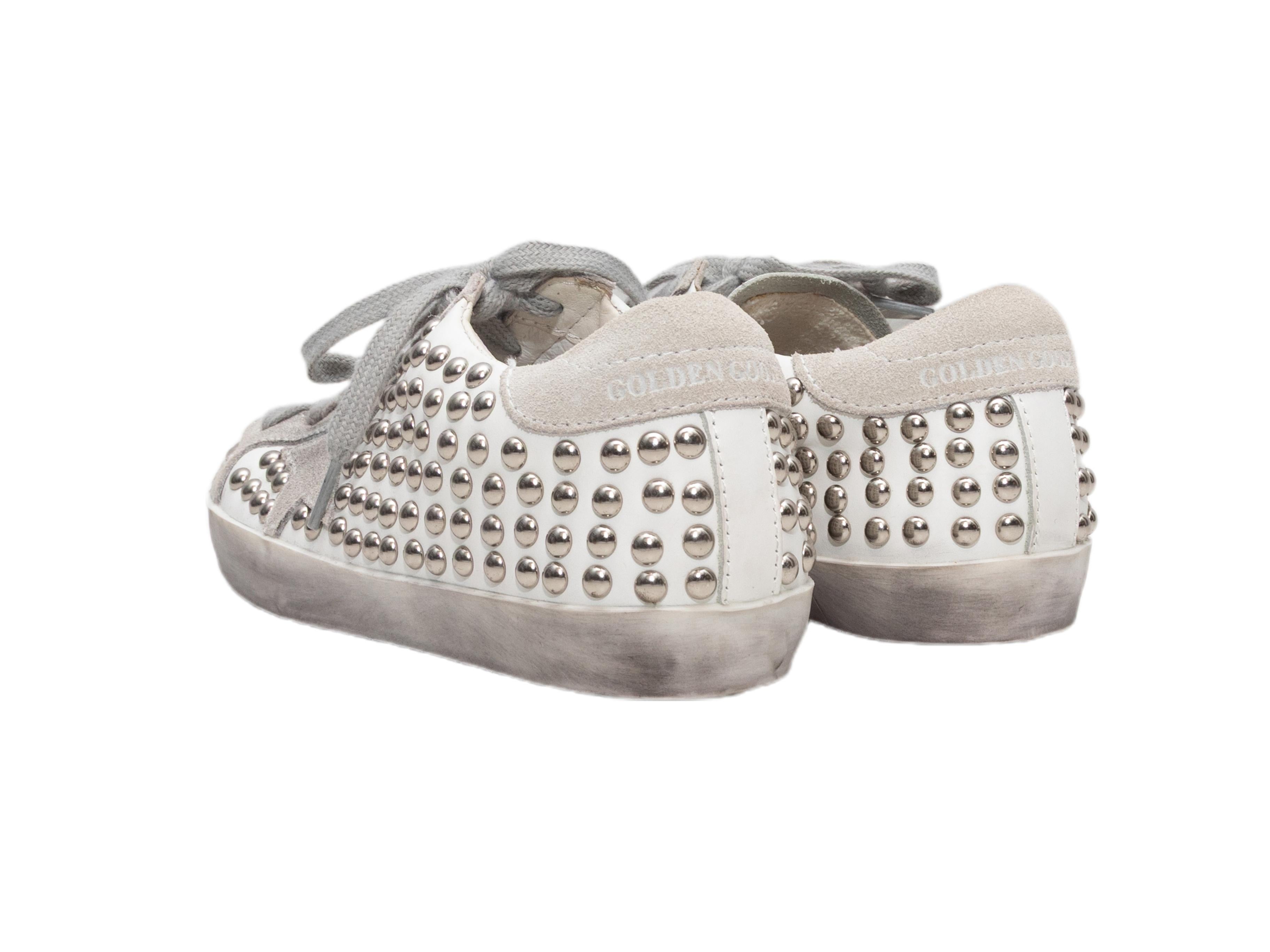 White & Light Grey Golden Goose Studded Low-Top Sneakers Size 6 im Zustand „Gut“ im Angebot in New York, NY