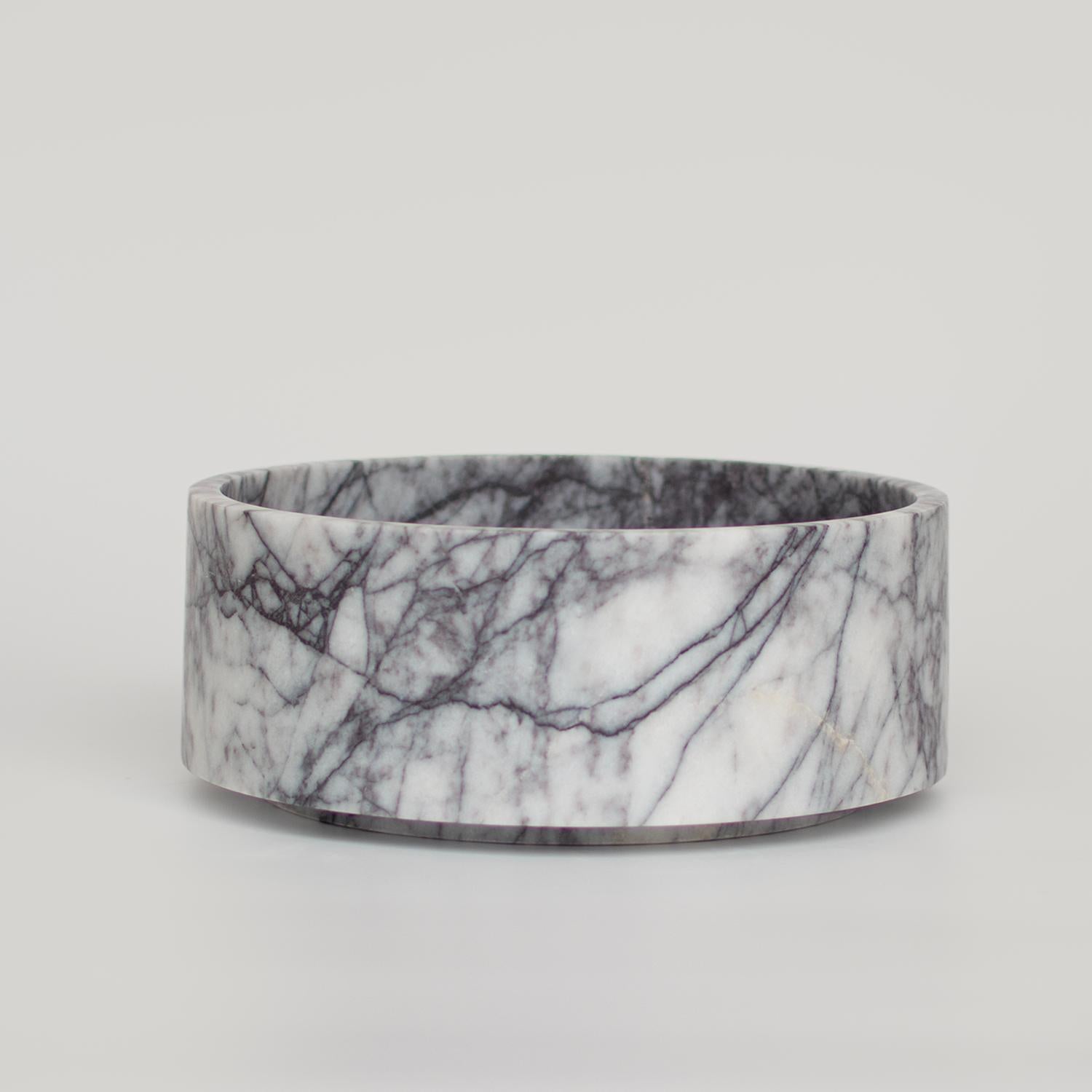 Bol cylindrique en marbre blanc/lilas Neuf - En vente à Eindhoven, NB
