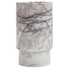 Vase et rafraîchisseur à vin et marbre blanc lilas