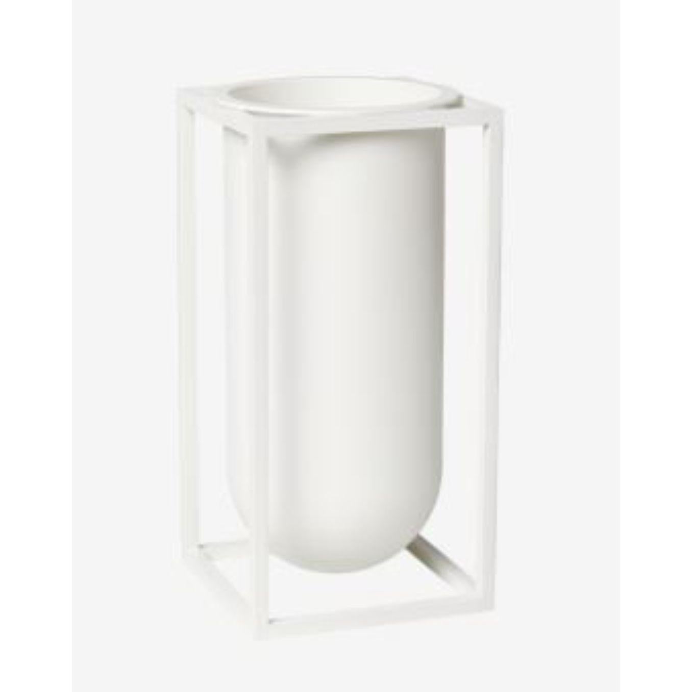 White Lily Kubus vase by Lassen
Dimensions: d 10 x w 10 x h 20 cm 
Materials: Metal 
Weight: 1.50 Kg

Kubus vase lily was designed by Søren Lassen in 2018 as the third in the series of vases in the Kubus collection. With its cylindrical