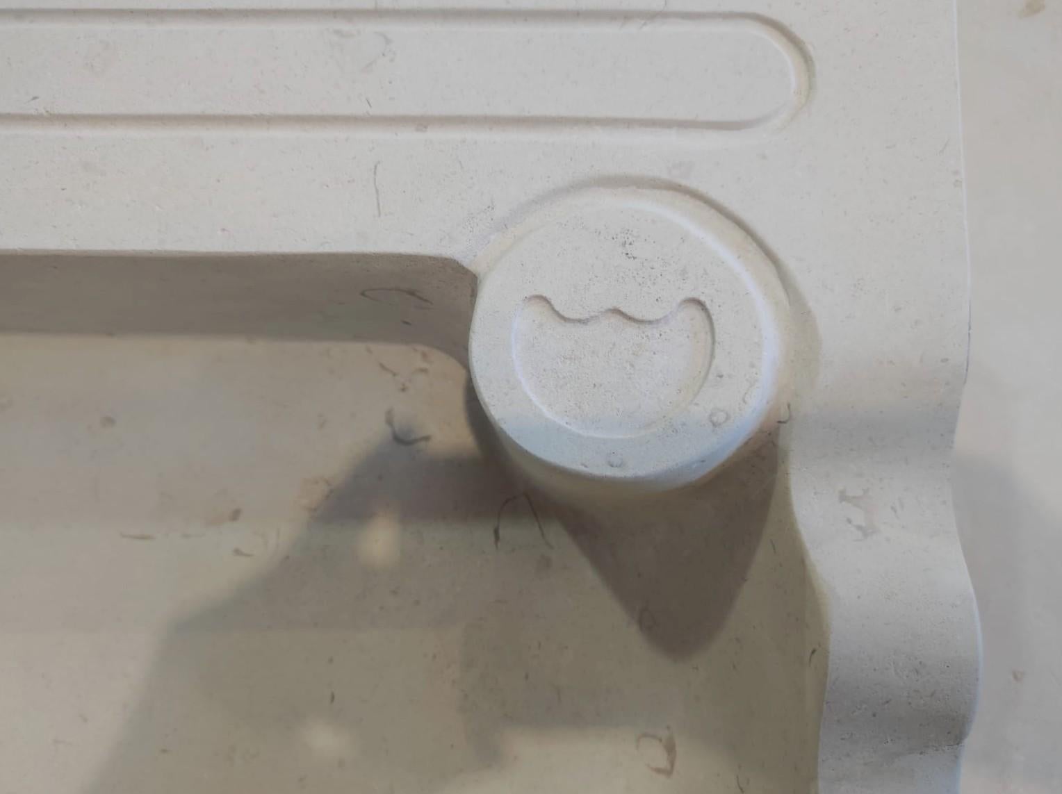 Waschbecken aus weißem Kalkstein im Angebot 3