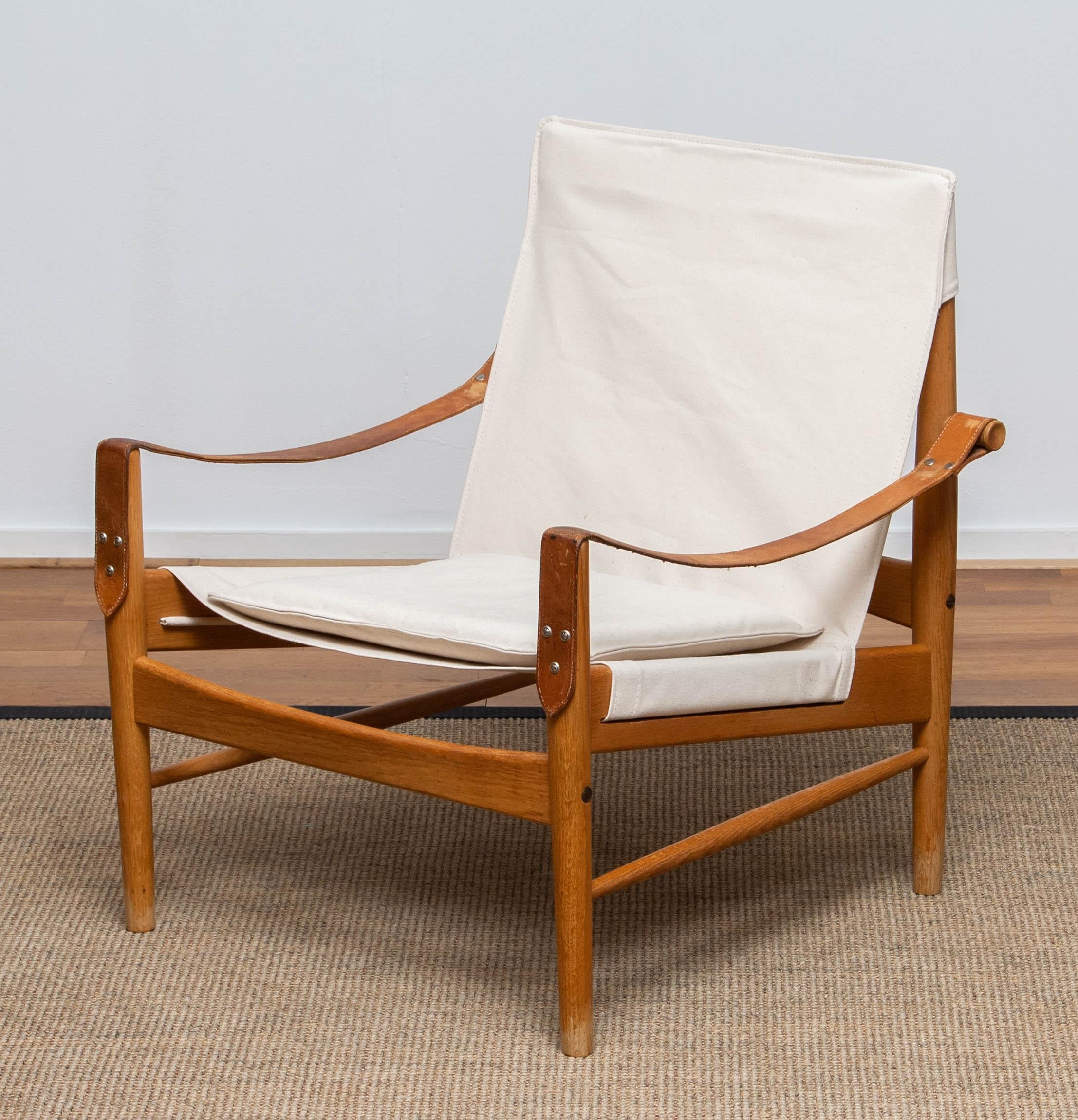 Scandinavian Modern White Linen / Canvas And Oak Safari Chair By Hans Olsen For Viska Sweden 1960s For Sale