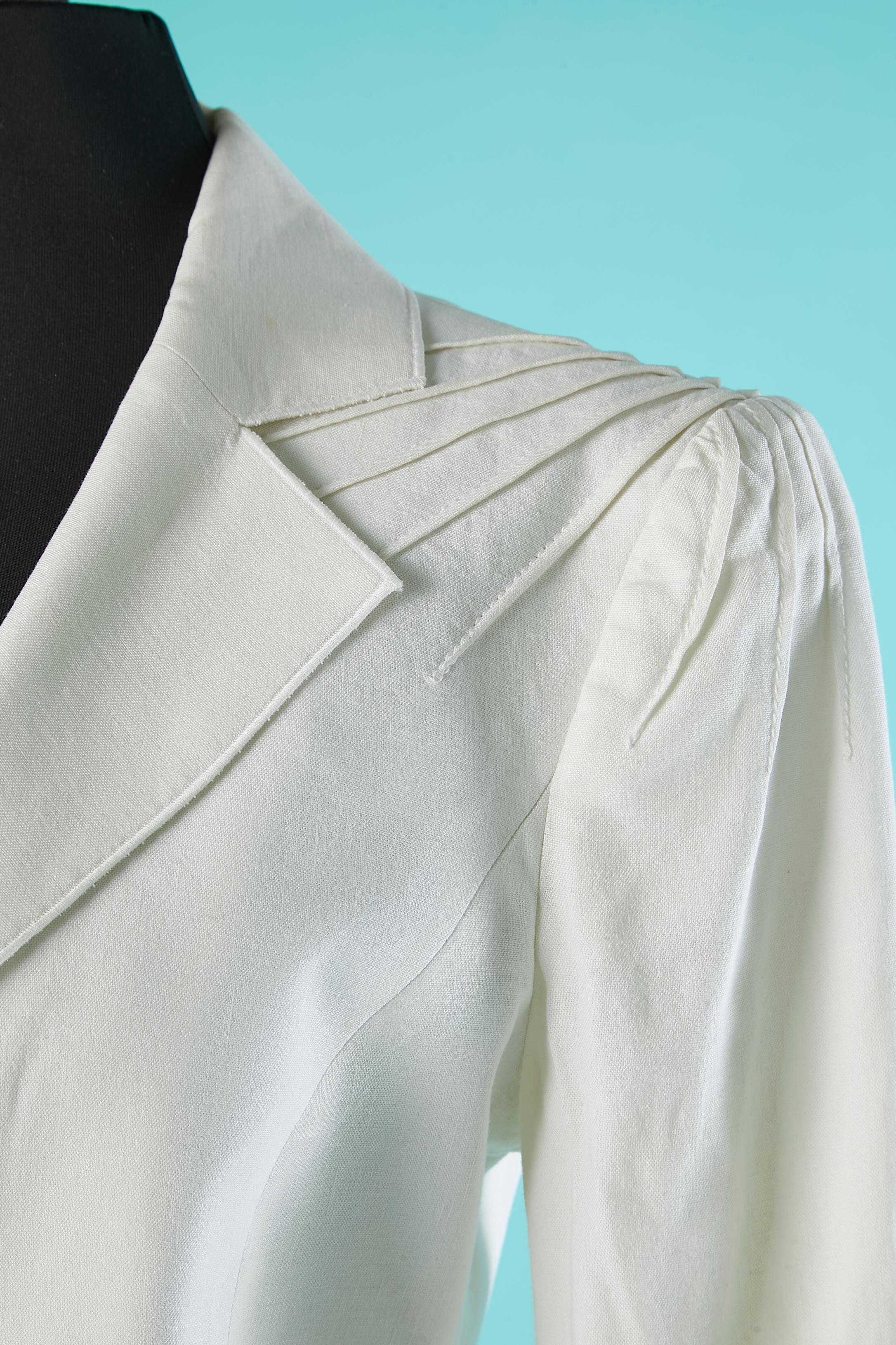 White linen jacket with top stitched shoulders and sleeve head. No fabric tag but for sure it's linen. Lining could be polyester or rayon. 
One button closure in the middle front and 3 buttons on each cuffs. 
SIZE M 