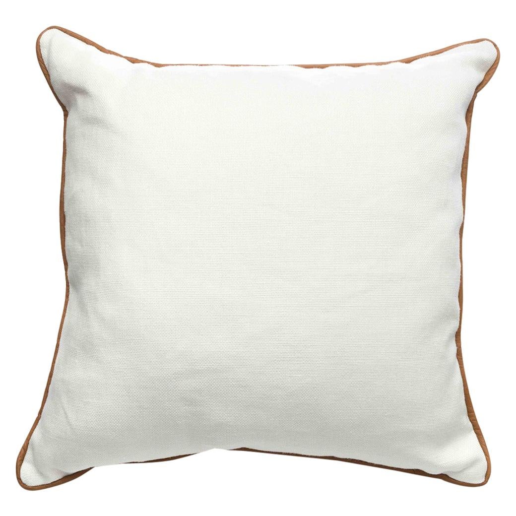 Coussin en lin blanc avec bordure en cuir brun clair, sur mesure