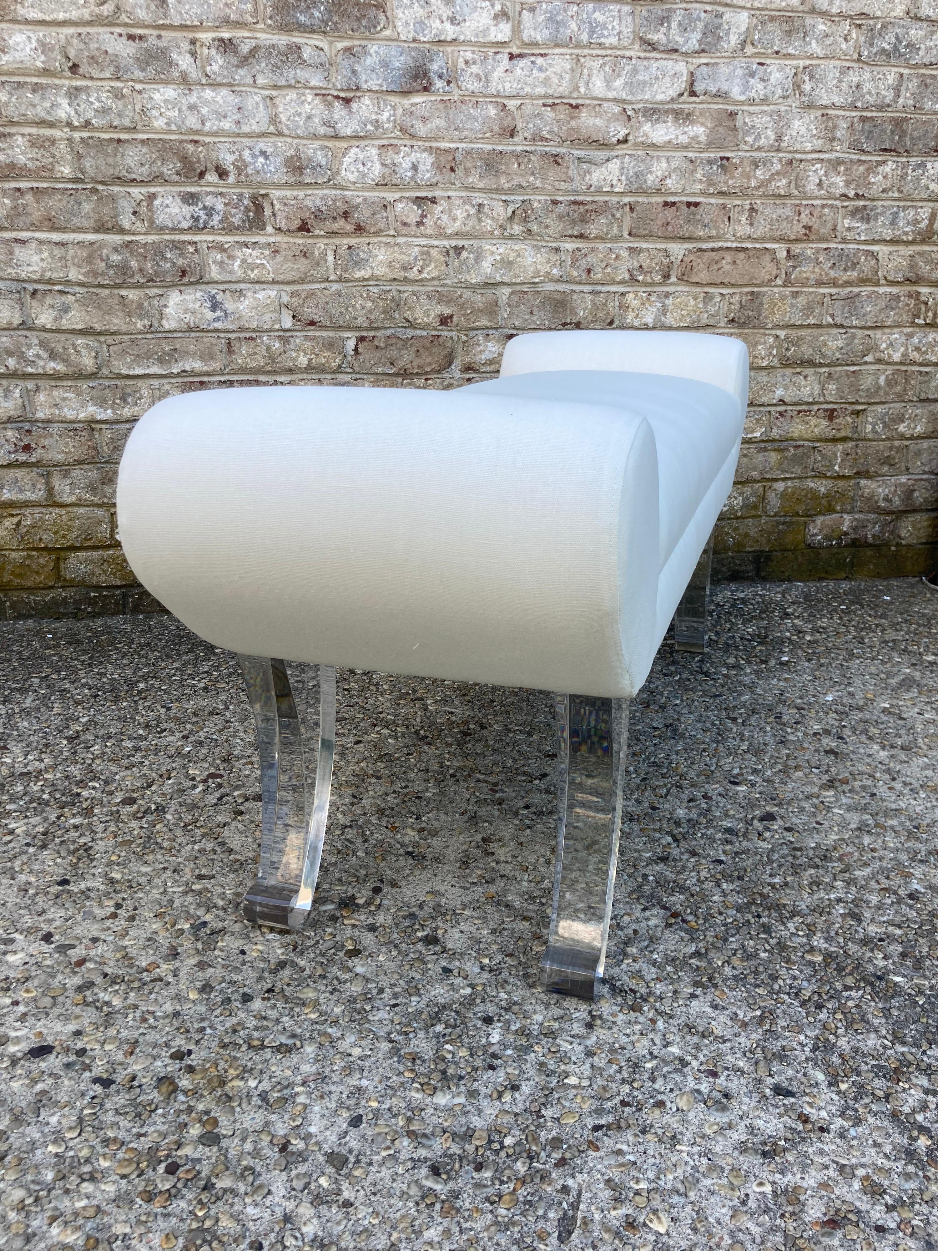 White Linen Upholstered Bench with Lucite Legs In Good Condition For Sale In East Hampton, NY