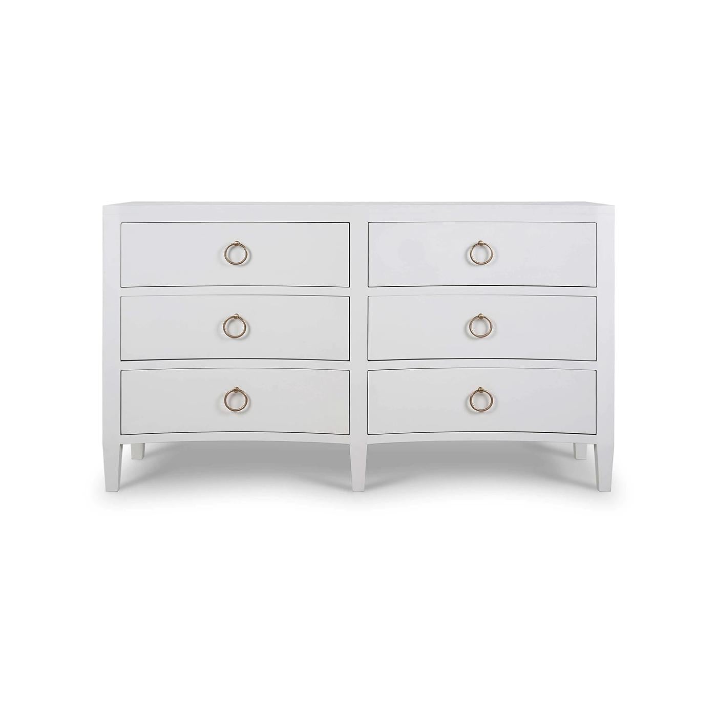 Eine stilvolle und raffinierte Ergänzung für jeden modernen Wohnbereich. Dieses elegante Stück zeichnet sich durch ein schlichtes, minimalistisches Design aus, das in echtes weißes Leinen gehüllt ist und eine ruhige und gelassene Ästhetik