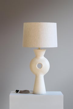 Weiße Tischlampe aus weißem Linus von Danny Kaplan Studio