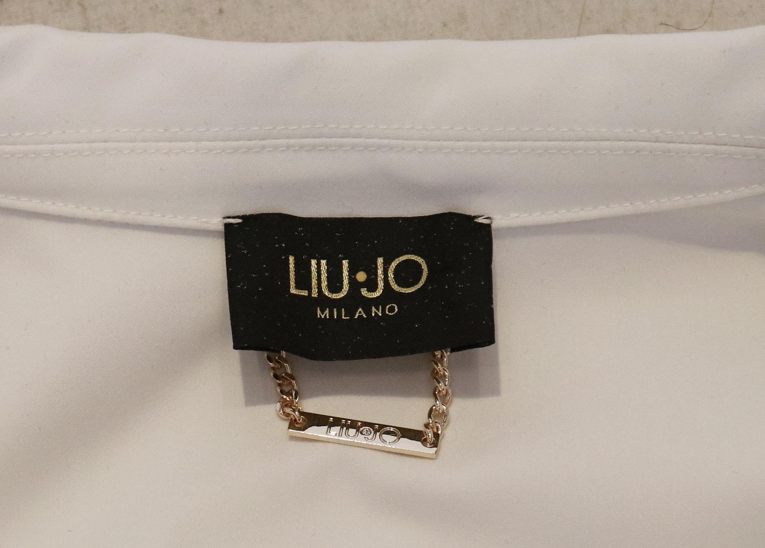 A chic jacket by Liu Jo Milan. The jacket has lace detail , two front pockets , popper fasteners and button cuffs.