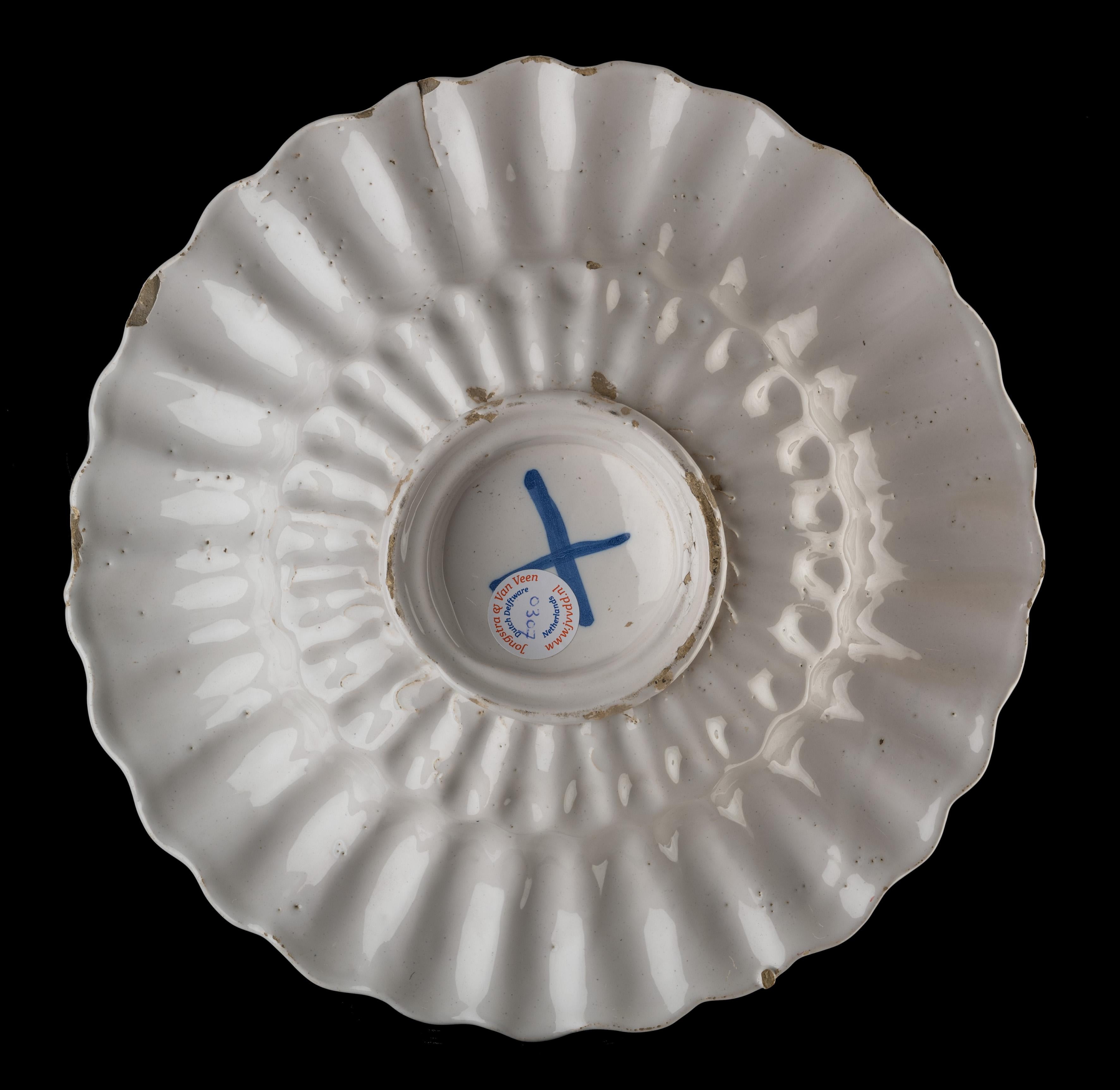 White lobed dish Delft, 1650-1700 For Sale 1
