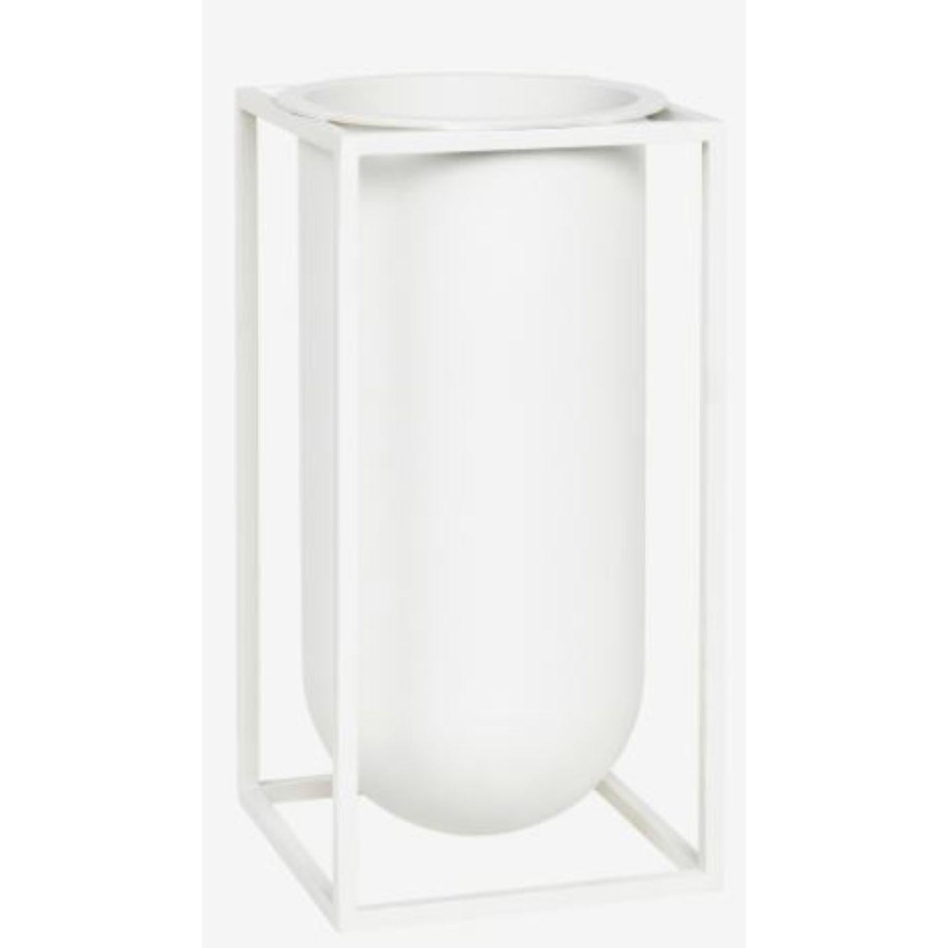 White Lolo Kubus vase by Lassen
Dimensions: D 12 x W 12 x H 24 cm 
Materials: Metal 
Weight: 2.50 Kg

Kubus Vase Lolo was originally designed by Søren Lassen in 2014, but was launched in celebration of by Lassen’s 10th anniversary 2018. The