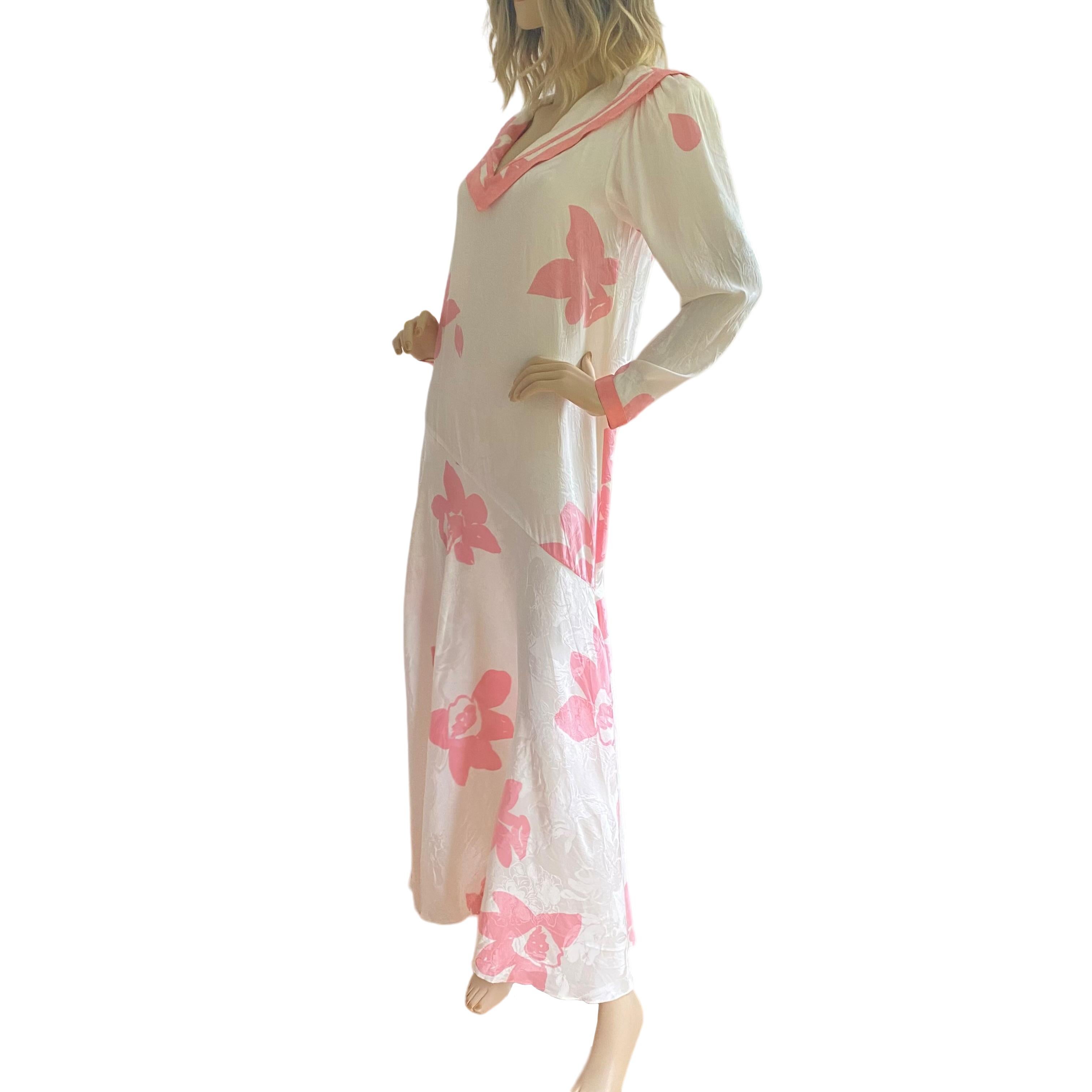 Weißes langes, fließendes, fließendes Seidenkleid mit rosa Blumenmuster - Vintage Flora Kung NEU - Größe 8 Damen im Angebot
