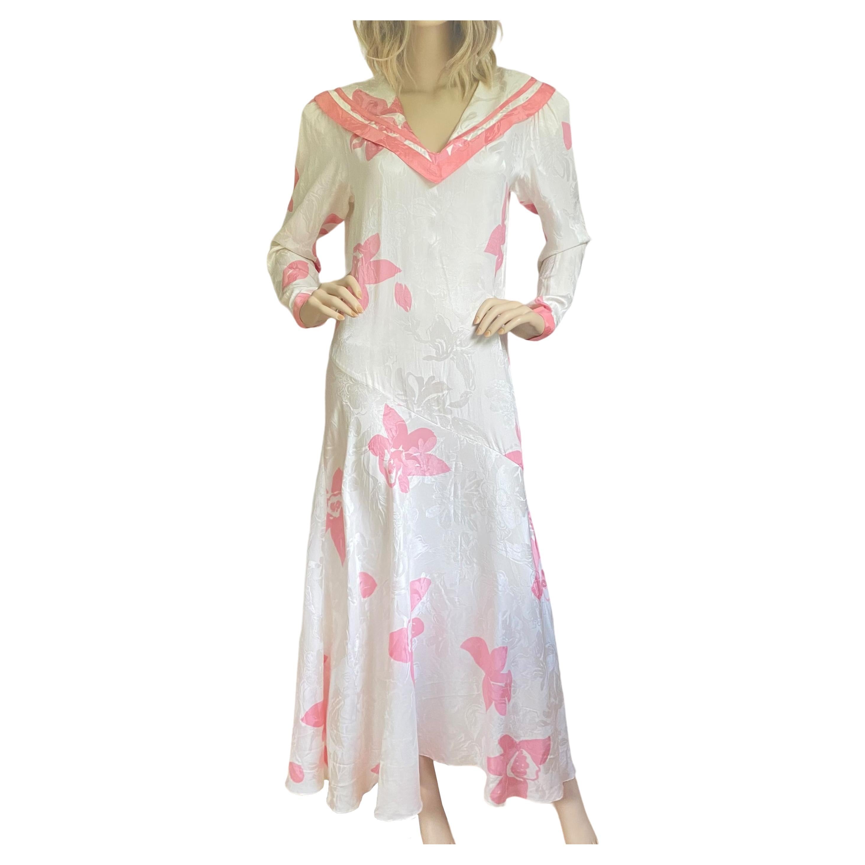 Weißes langes, fließendes, fließendes Seidenkleid mit rosa Blumenmuster - Vintage Flora Kung NEU - Größe 8 im Angebot